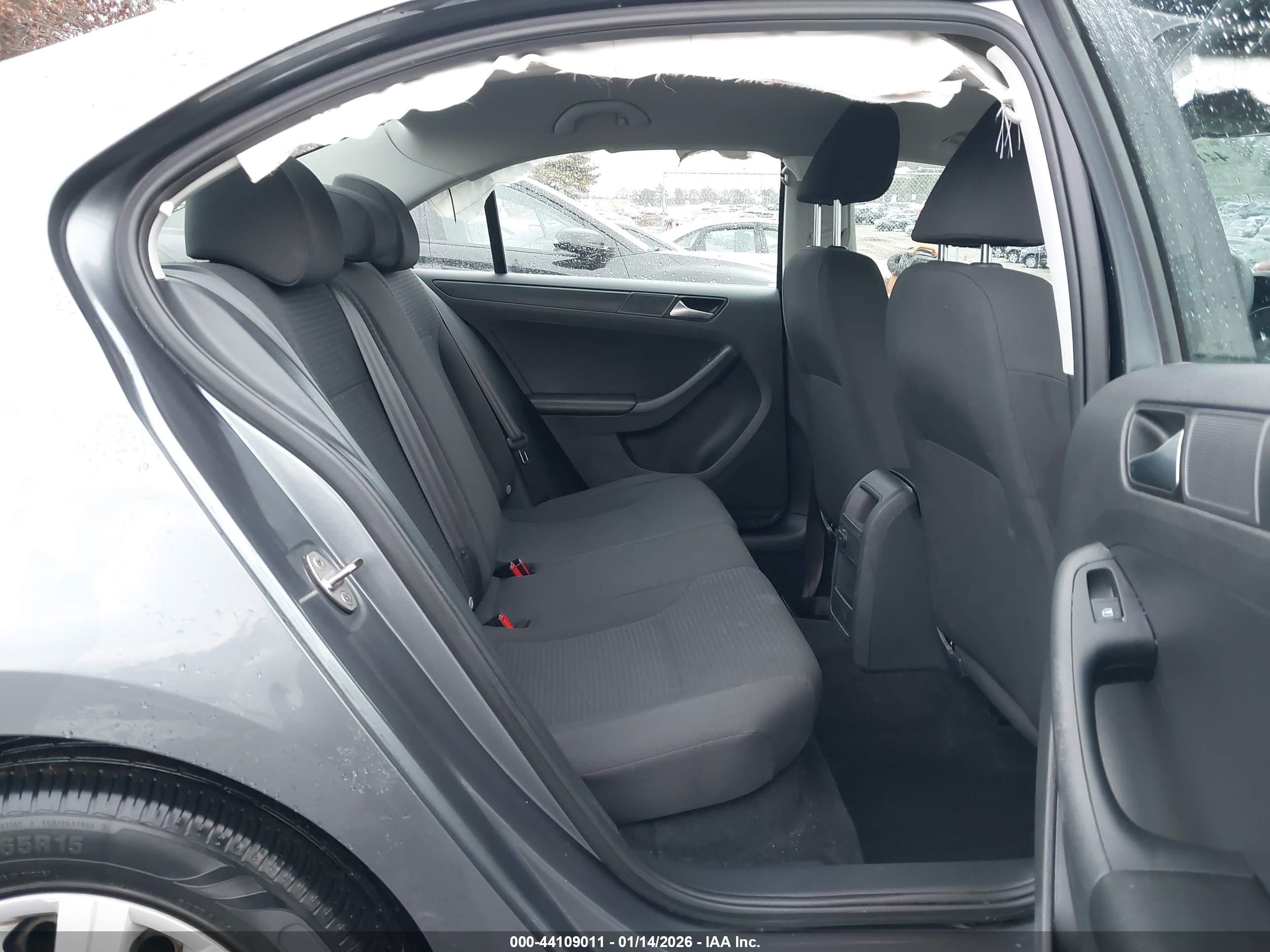 VOLKSWAGEN JETTA image 8