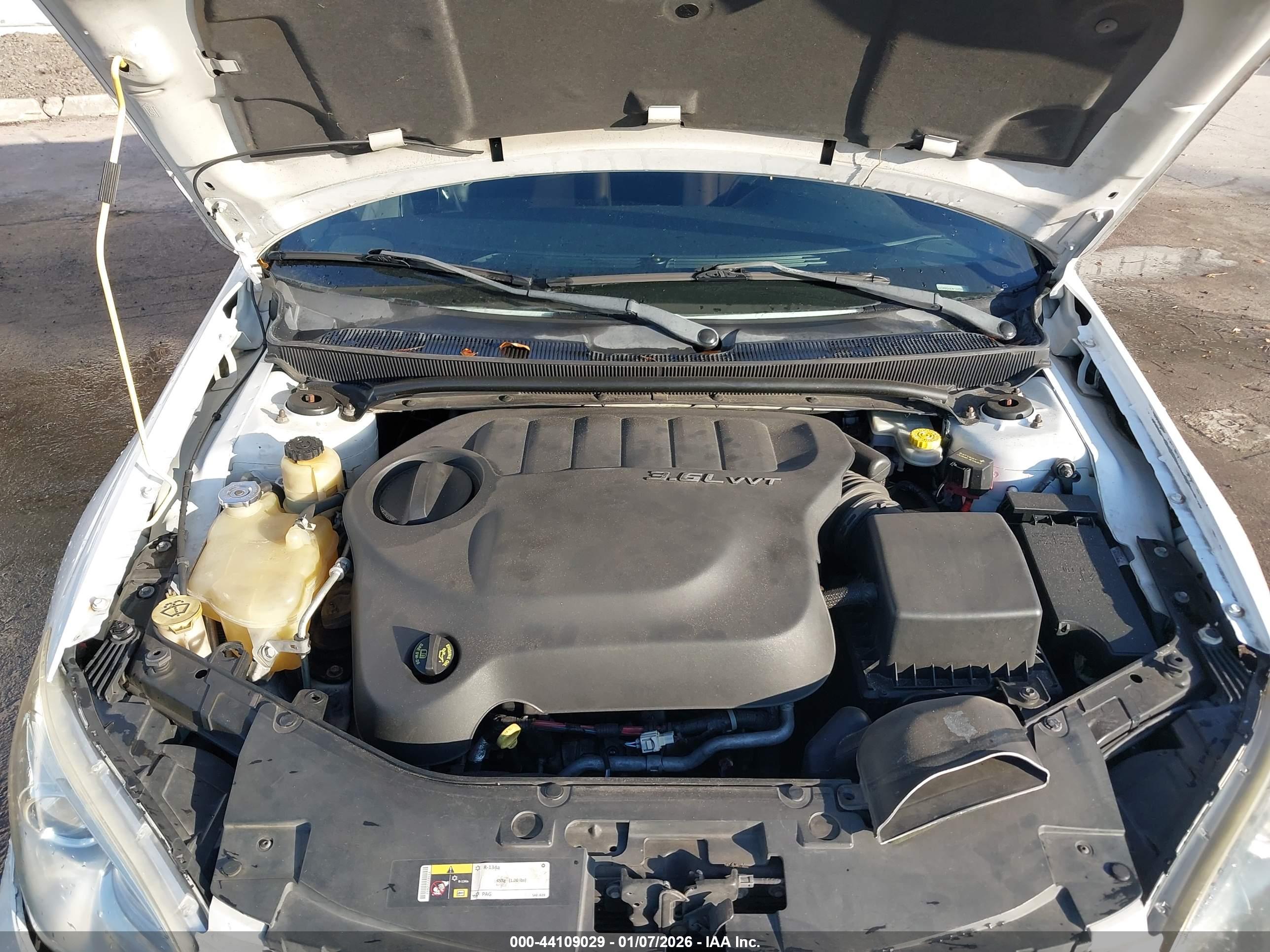 CHRYSLER 200 image 10