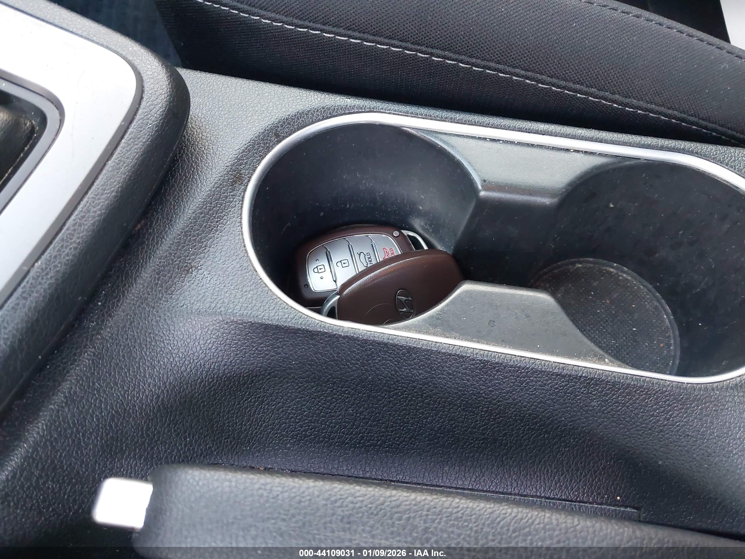 HYUNDAI ELANTRA image 11