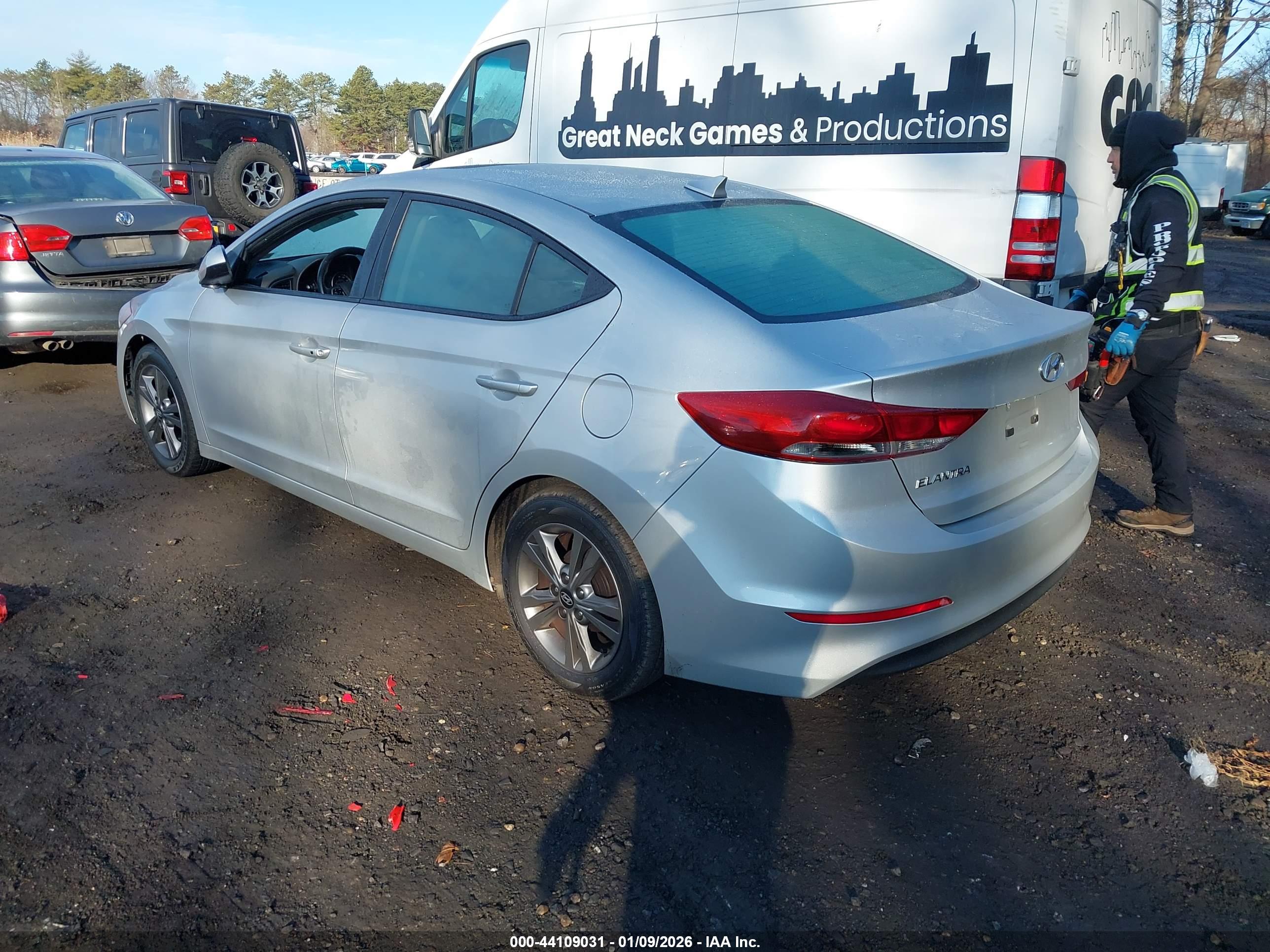 HYUNDAI ELANTRA image 3