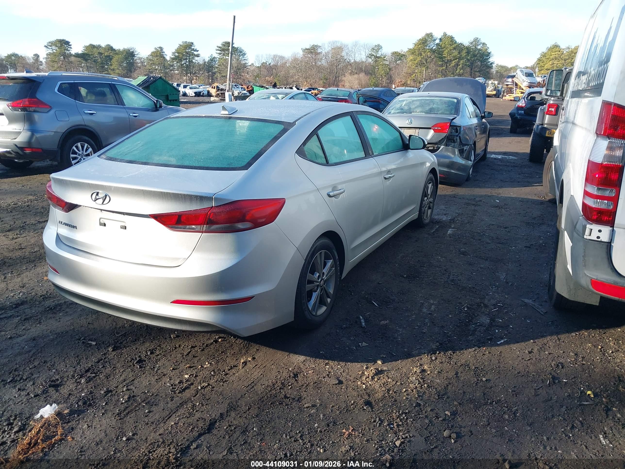 HYUNDAI ELANTRA image 4