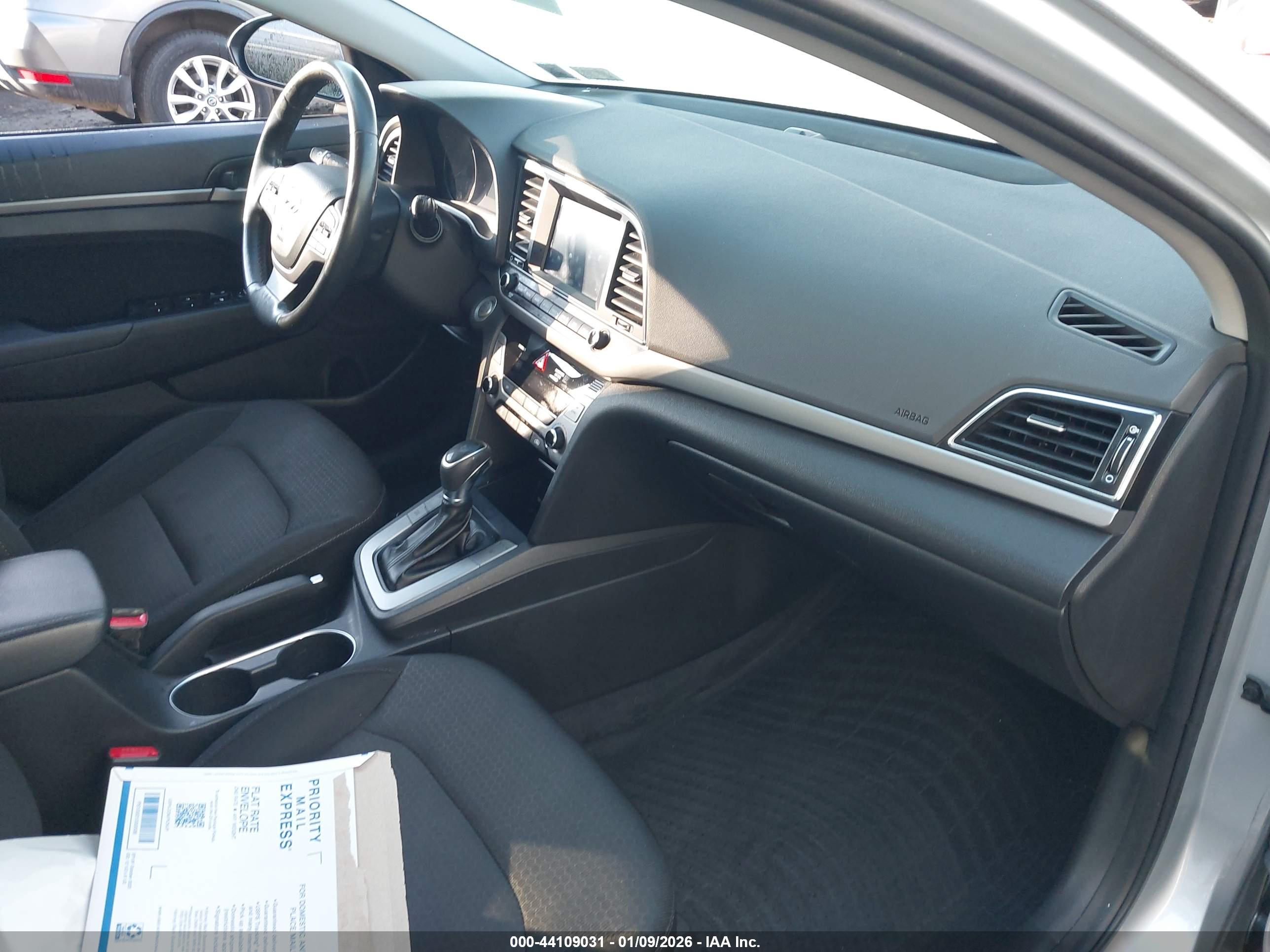 HYUNDAI ELANTRA image 5