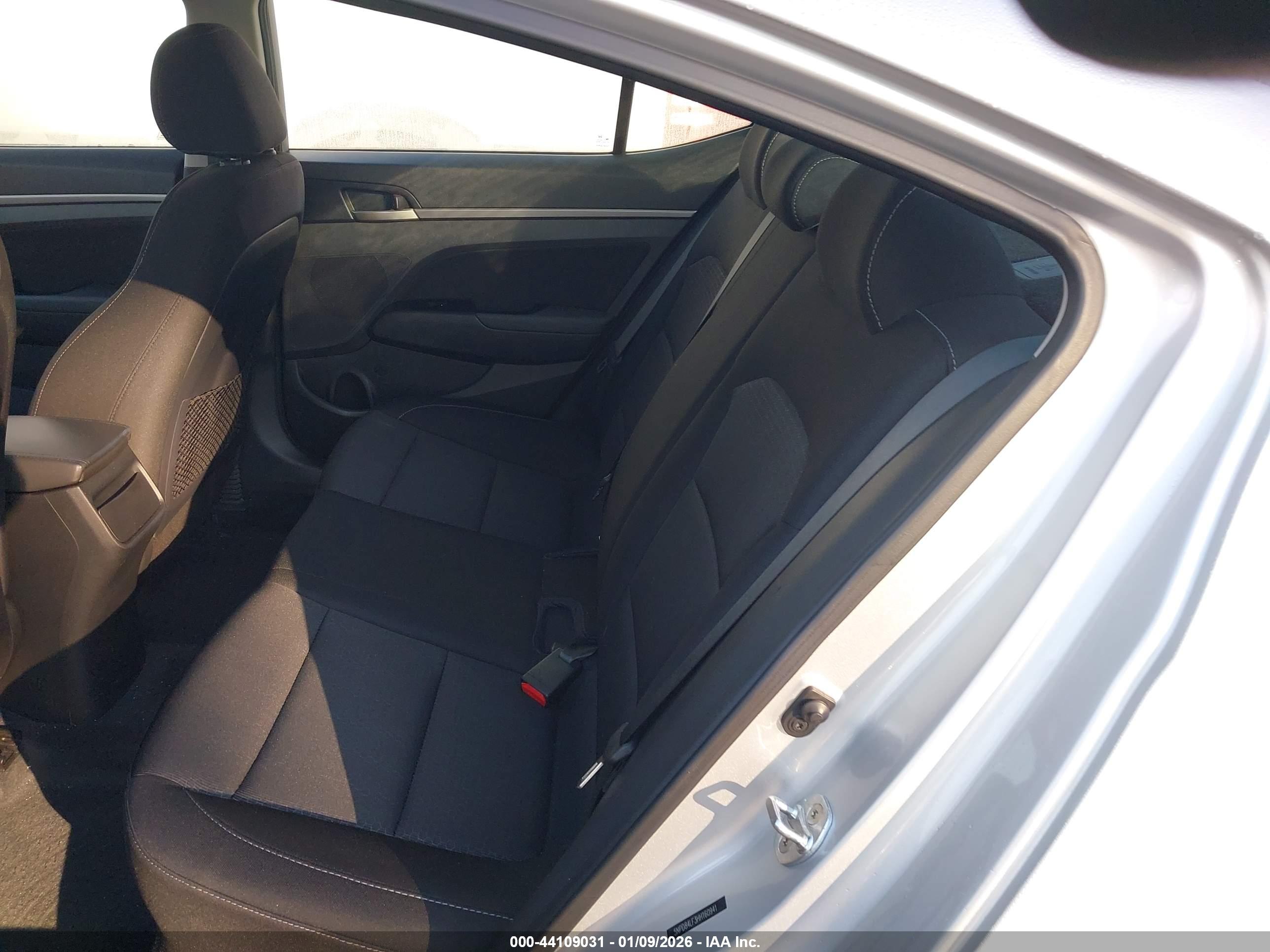 HYUNDAI ELANTRA image 8