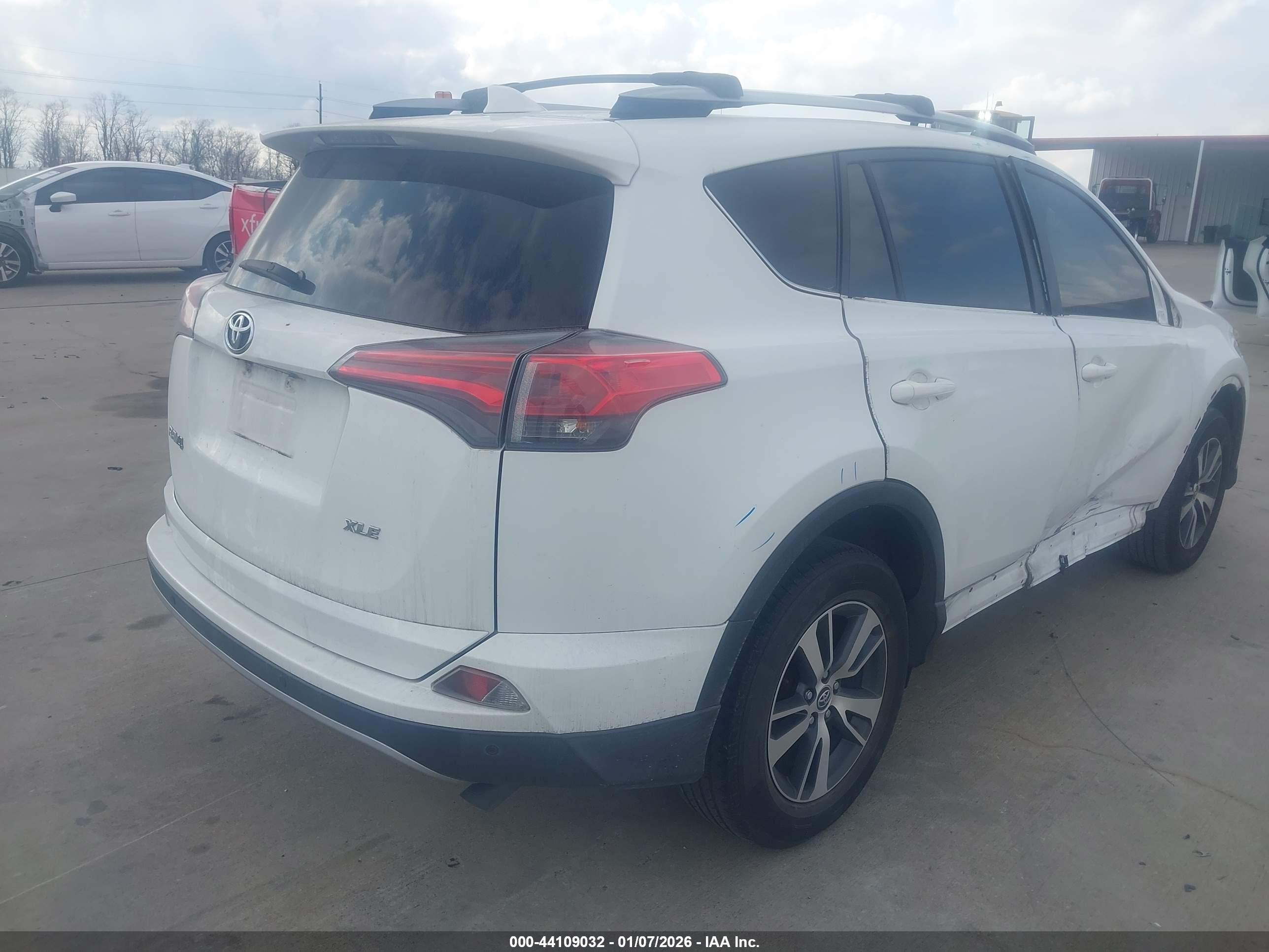 TOYOTA RAV4 image 4