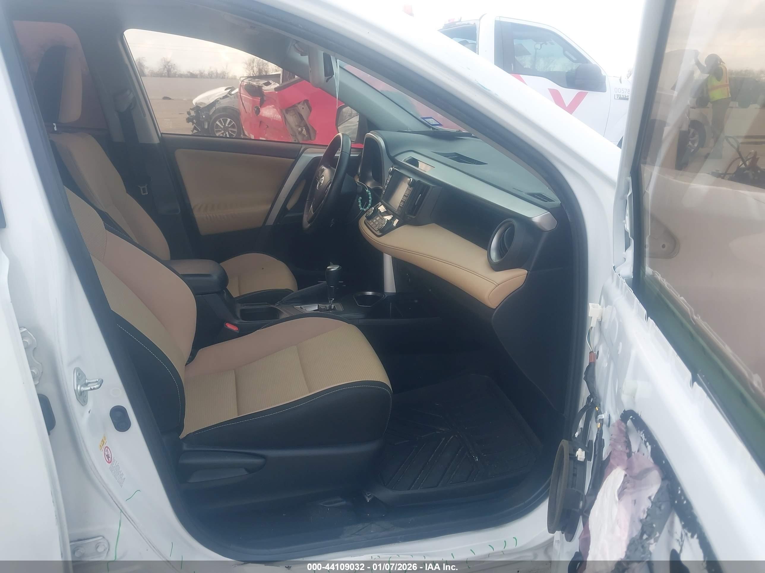 TOYOTA RAV4 image 5