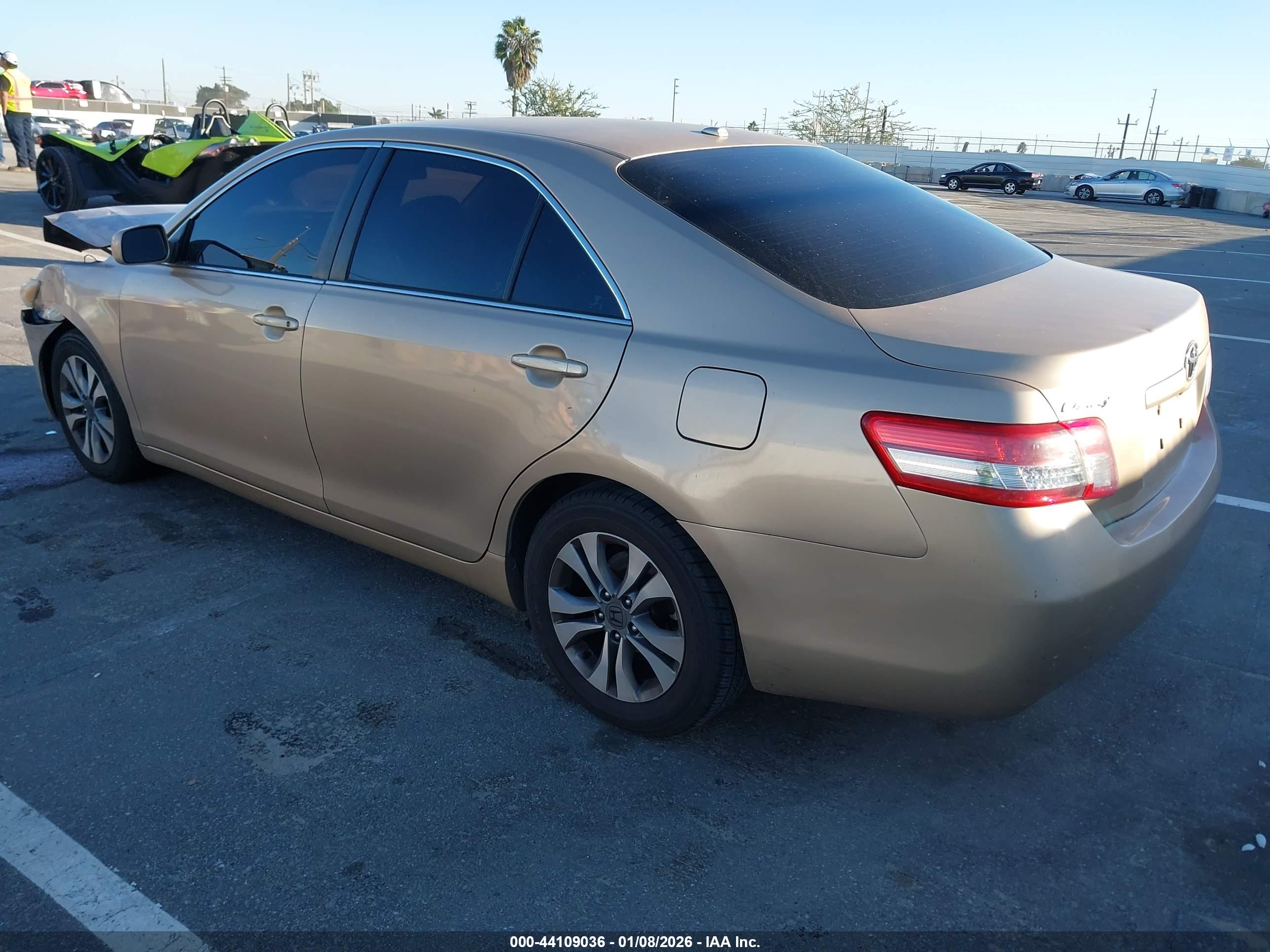 TOYOTA CAMRY image 3