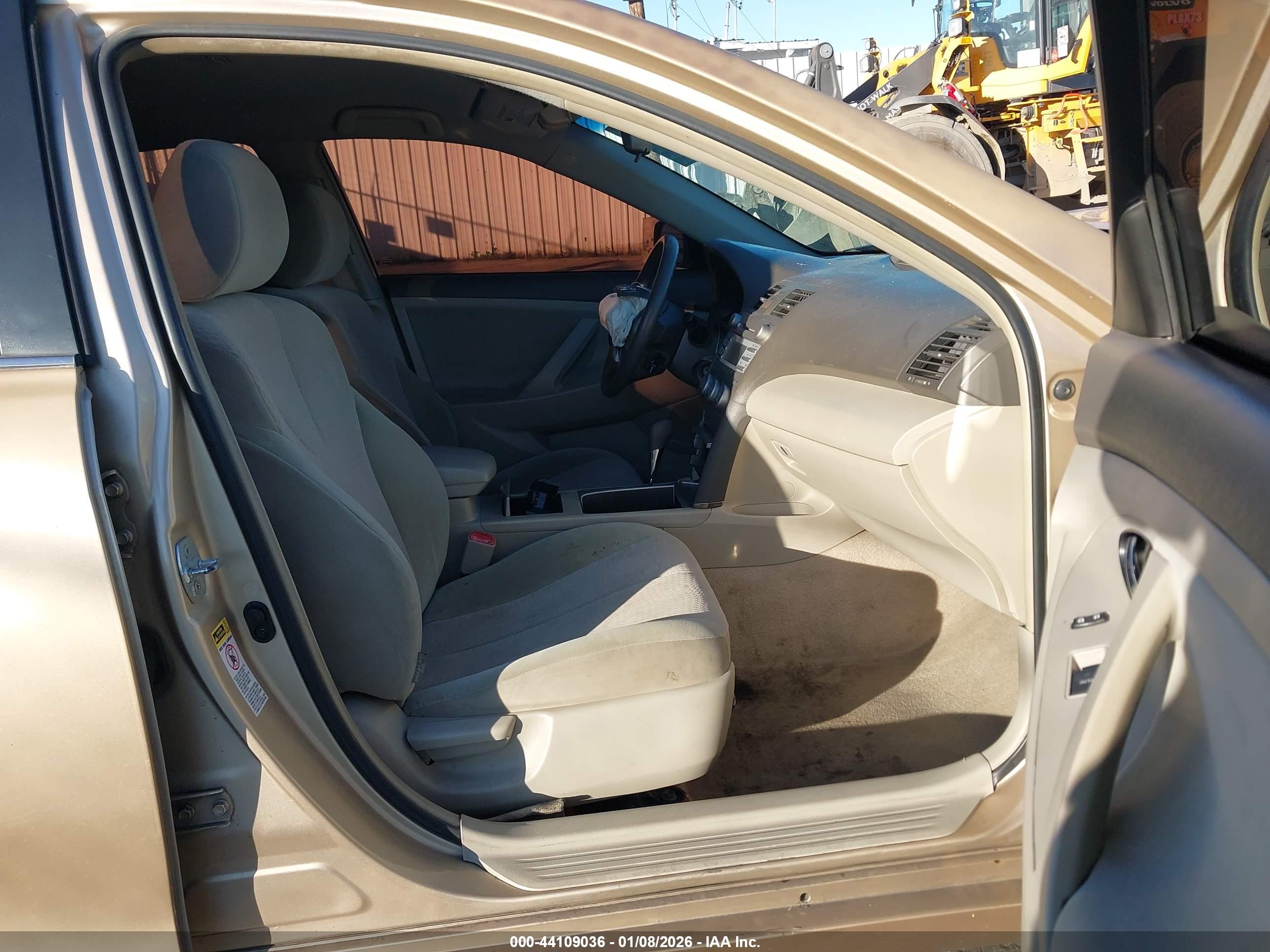 TOYOTA CAMRY image 5