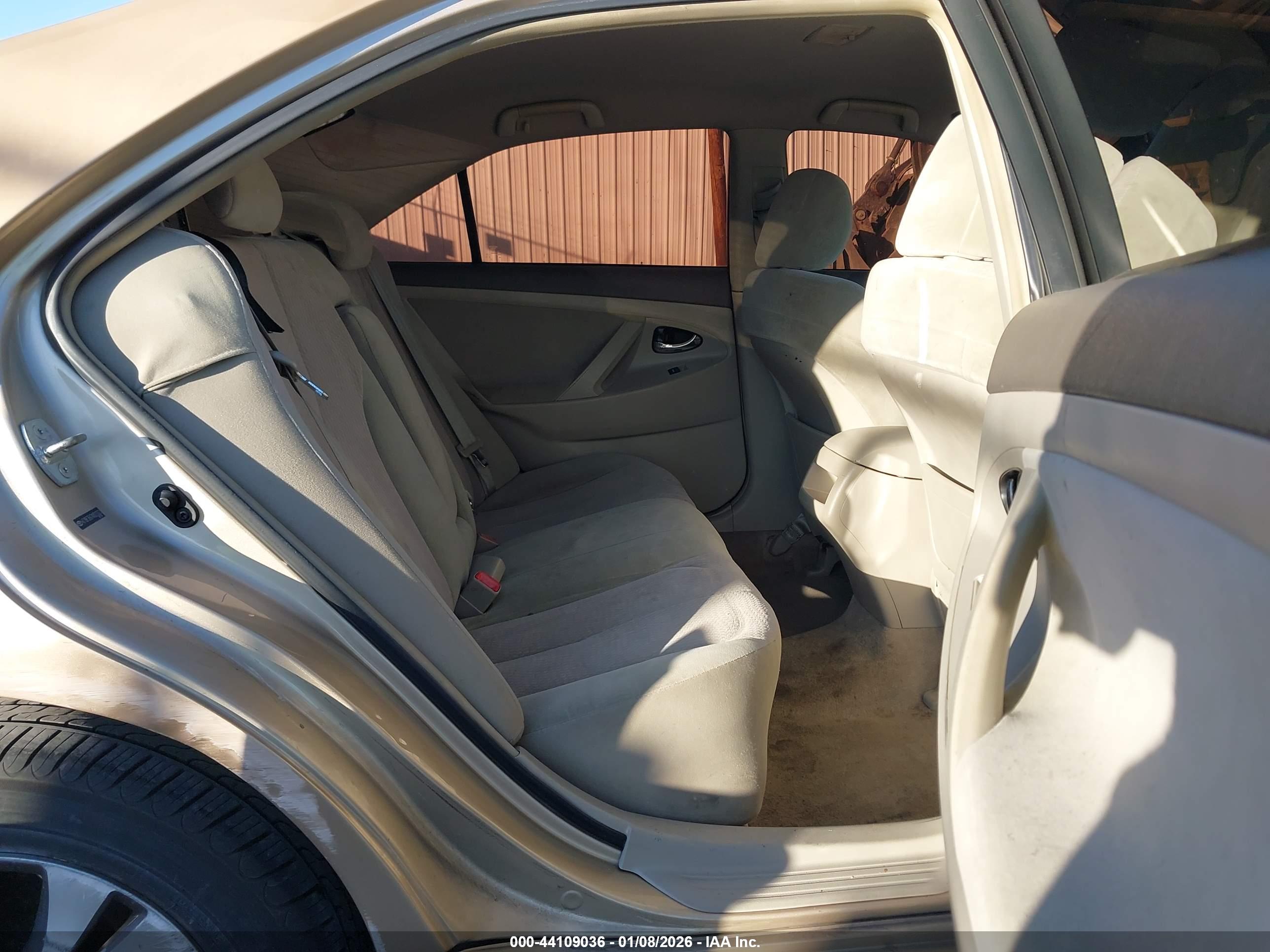 TOYOTA CAMRY image 8