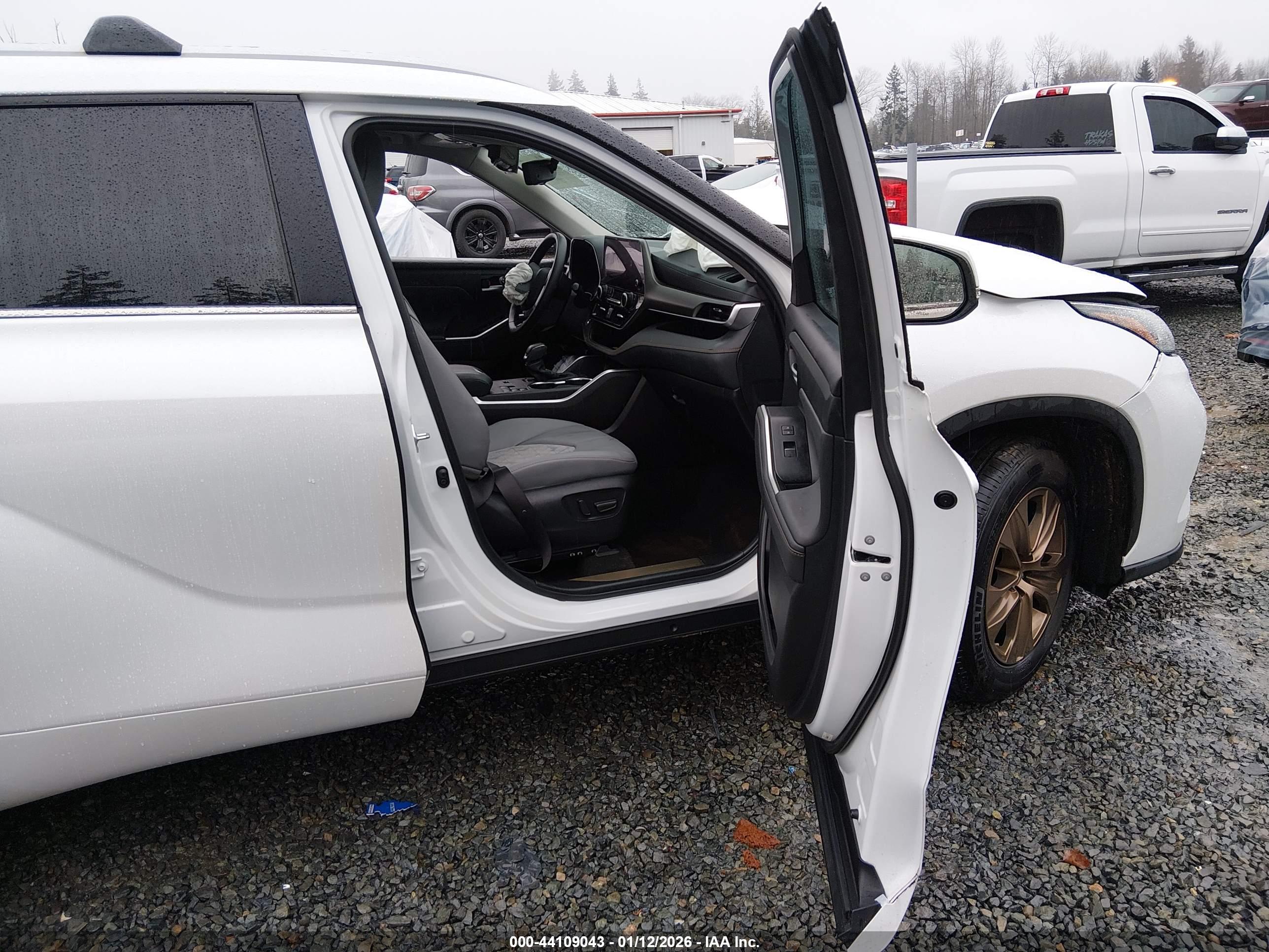TOYOTA HIGHLANDER image 5
