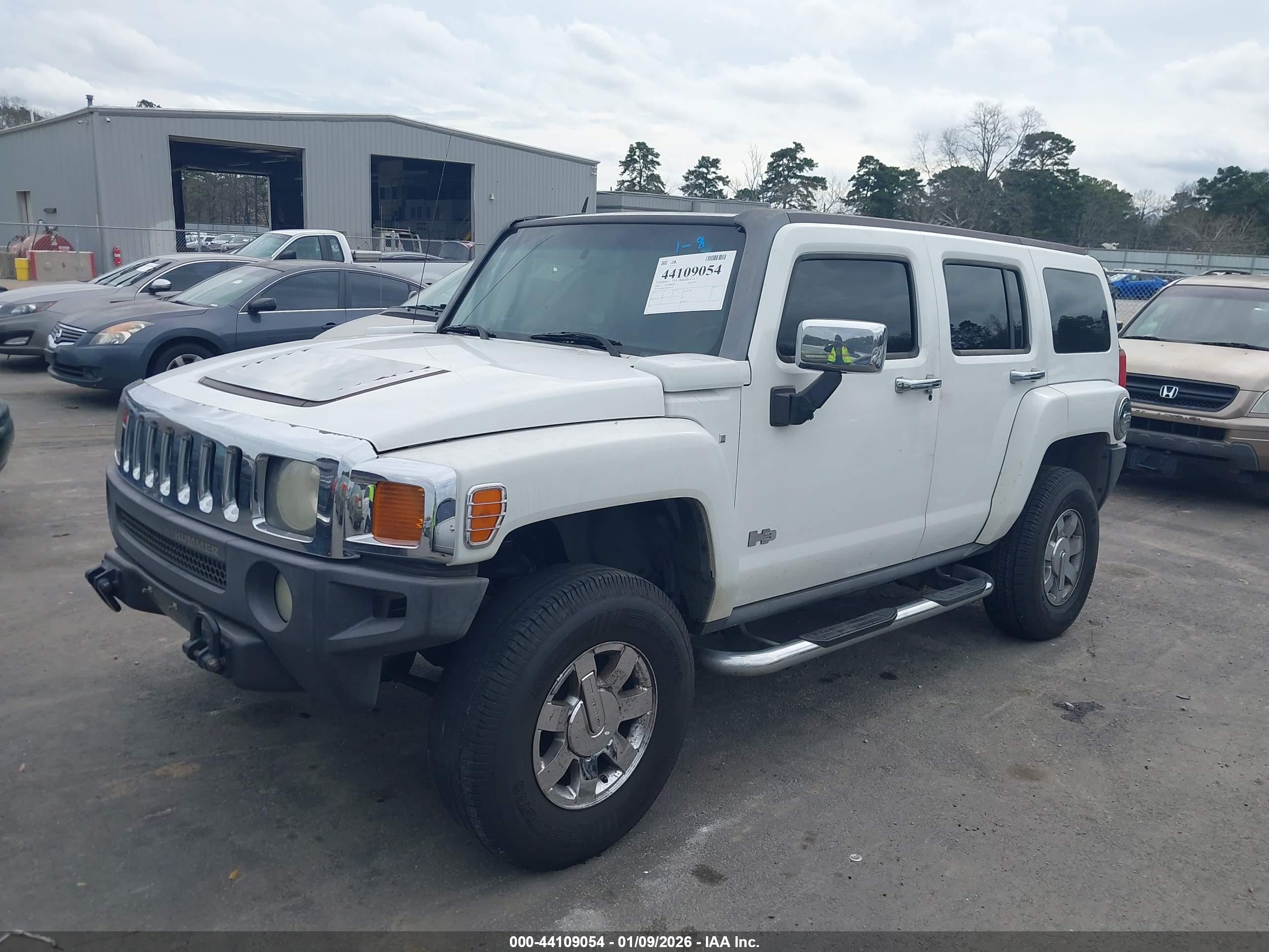HUMMER H3 image 2