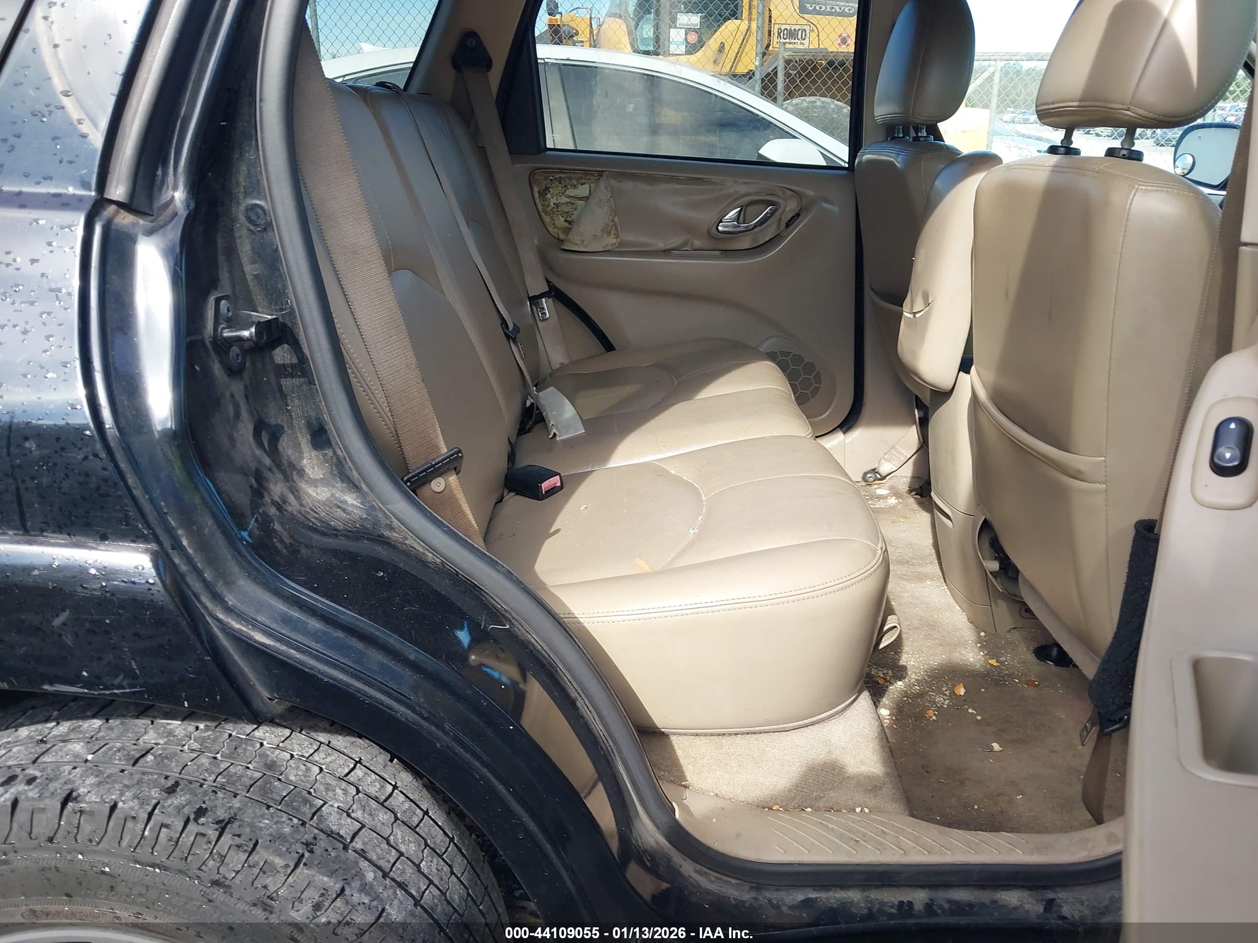MAZDA TRIBUTE image 8