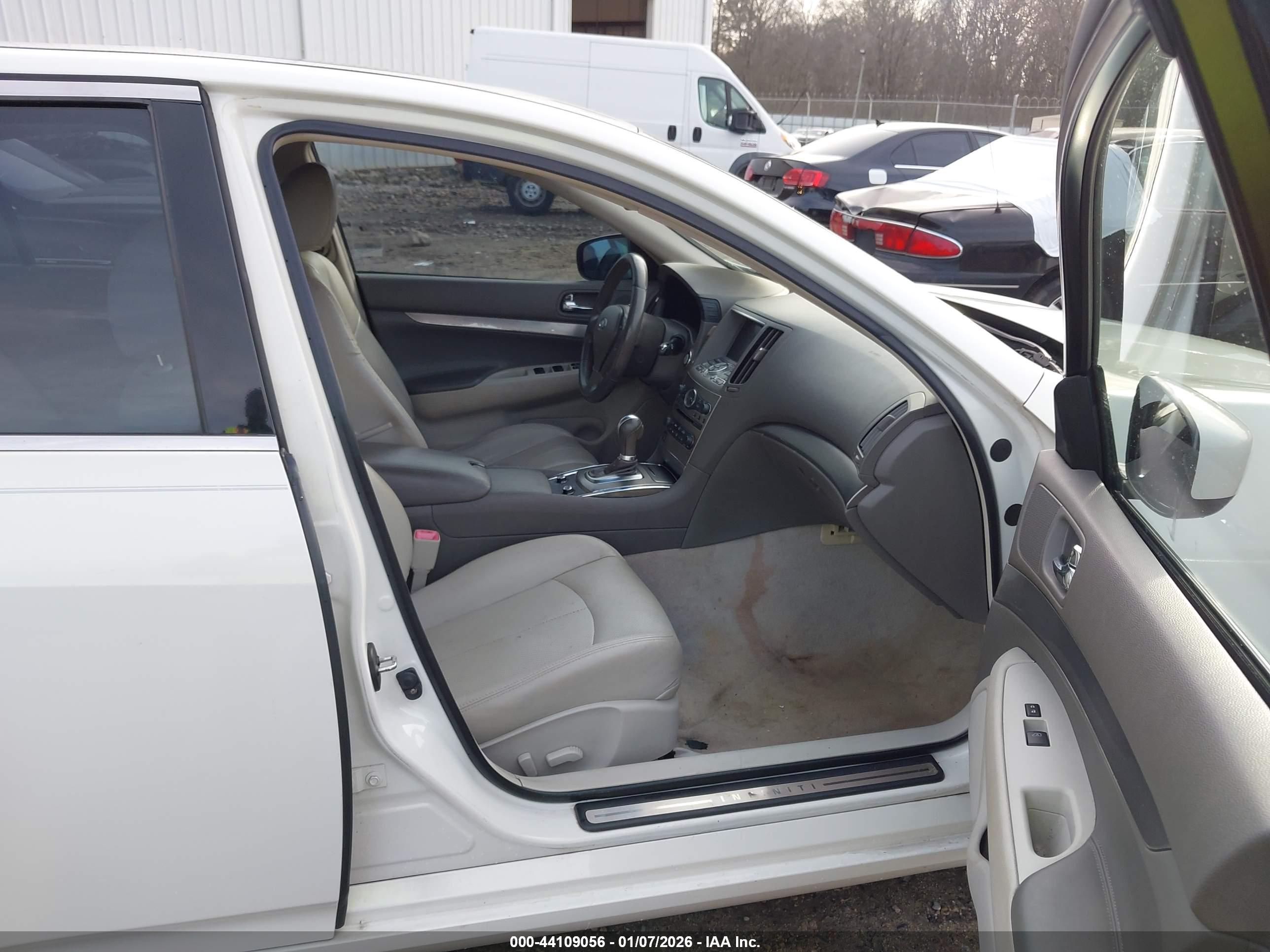 INFINITI Q40 image 5