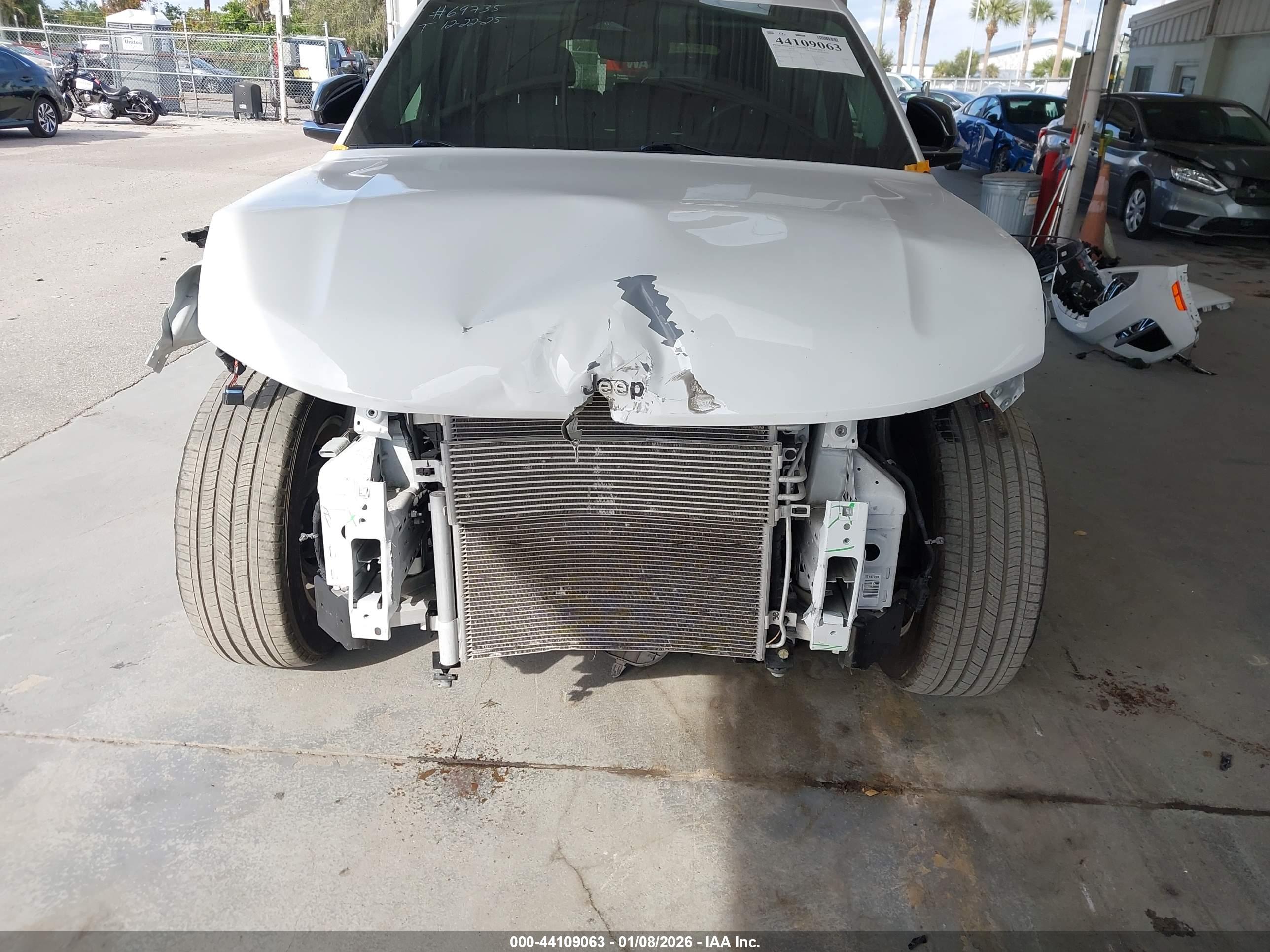 JEEP GRAND image 6