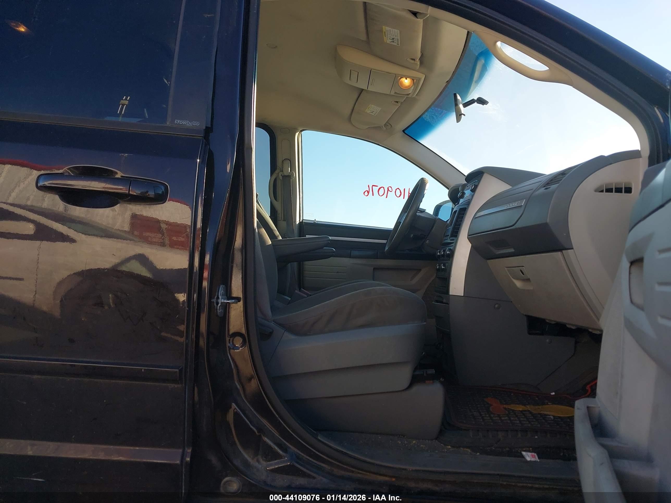 DODGE GRAND image 5
