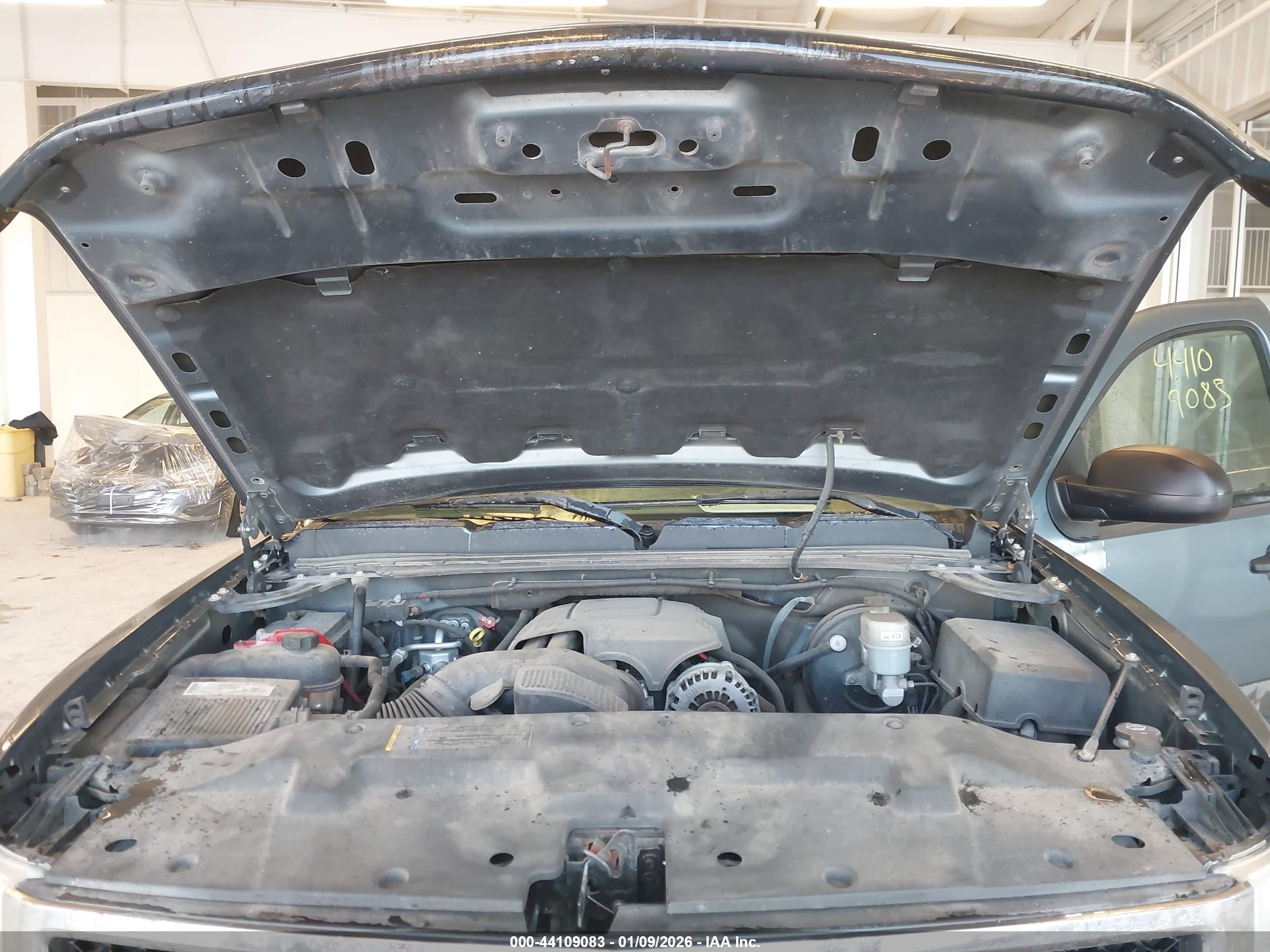 CHEVROLET SILVERADO image 10