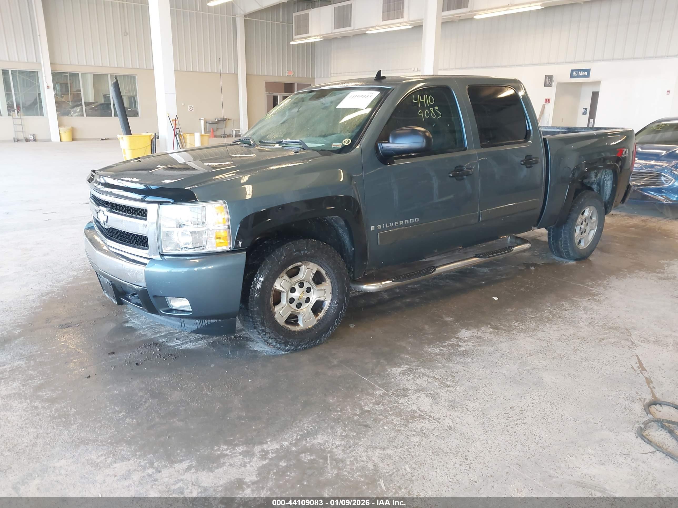 CHEVROLET SILVERADO image 2