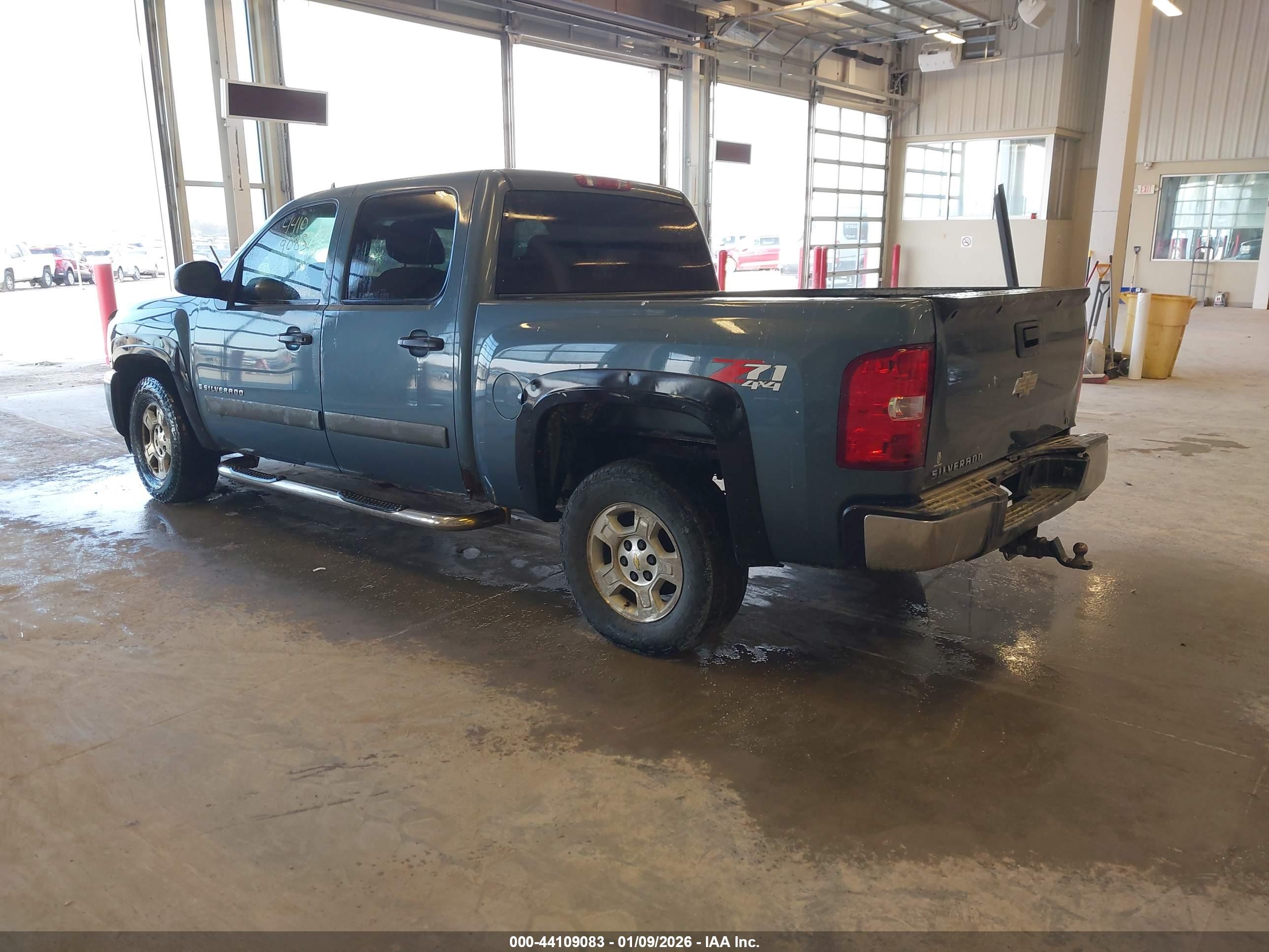 CHEVROLET SILVERADO image 3