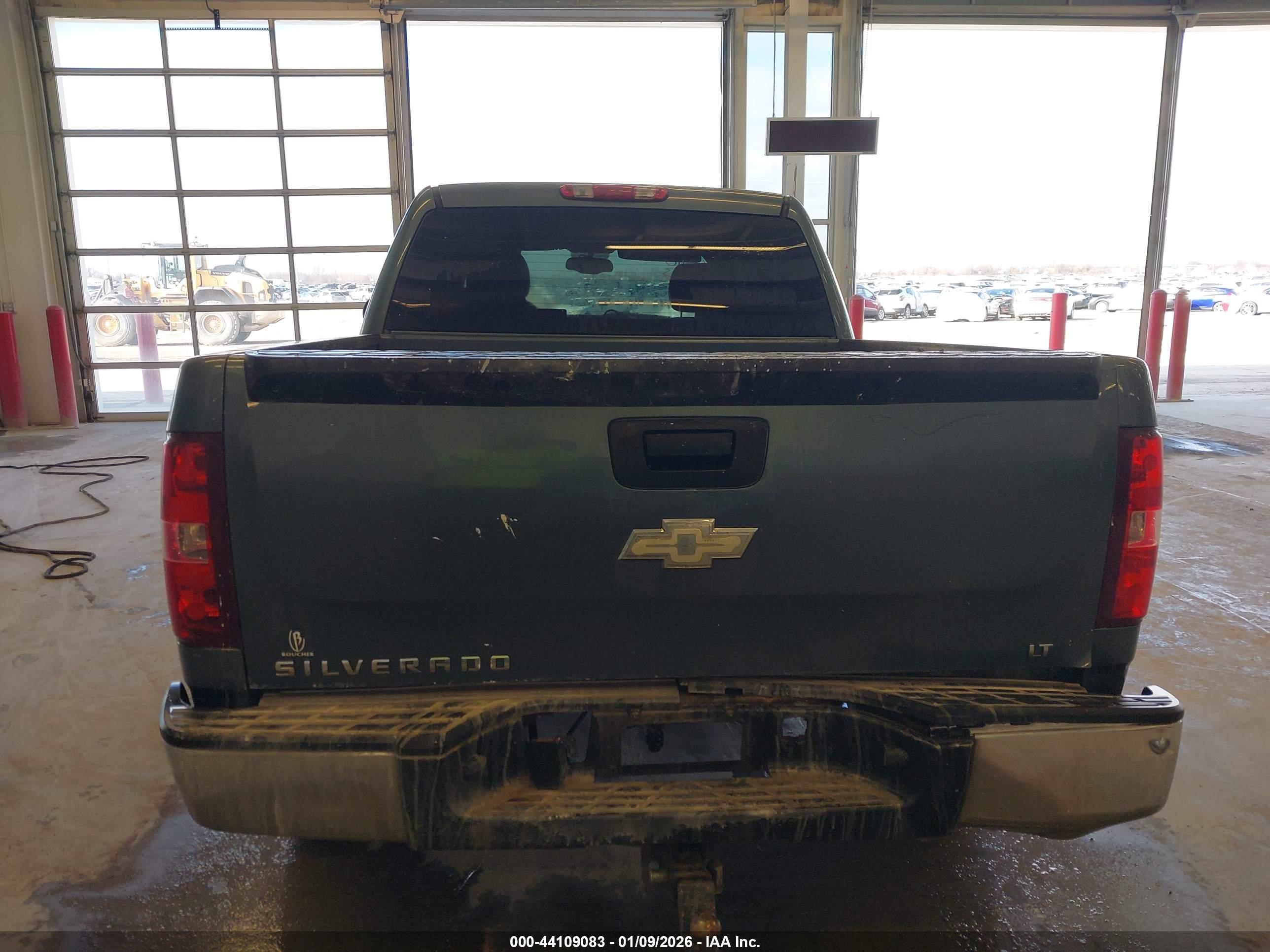 CHEVROLET SILVERADO image 6