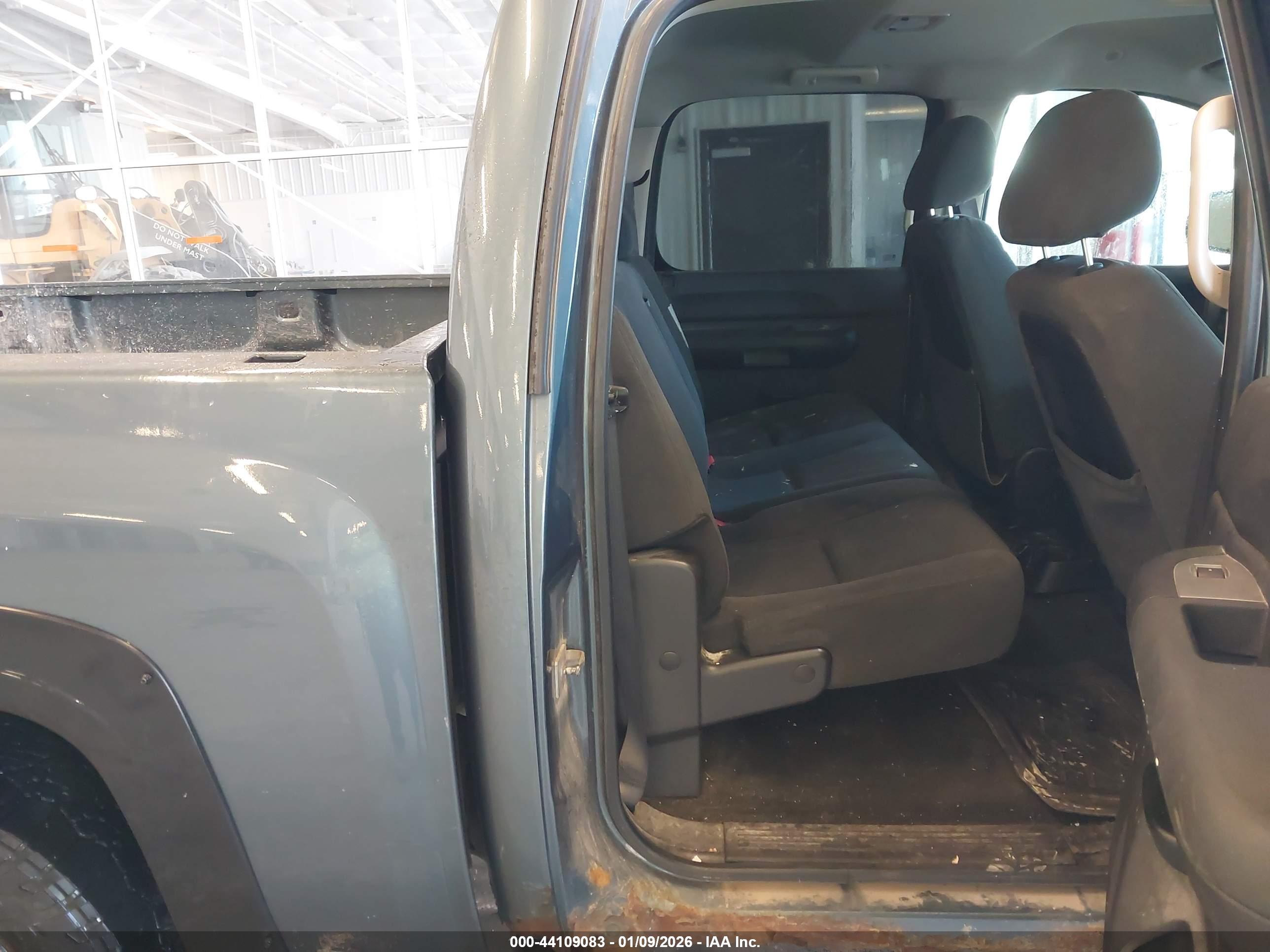 CHEVROLET SILVERADO image 8
