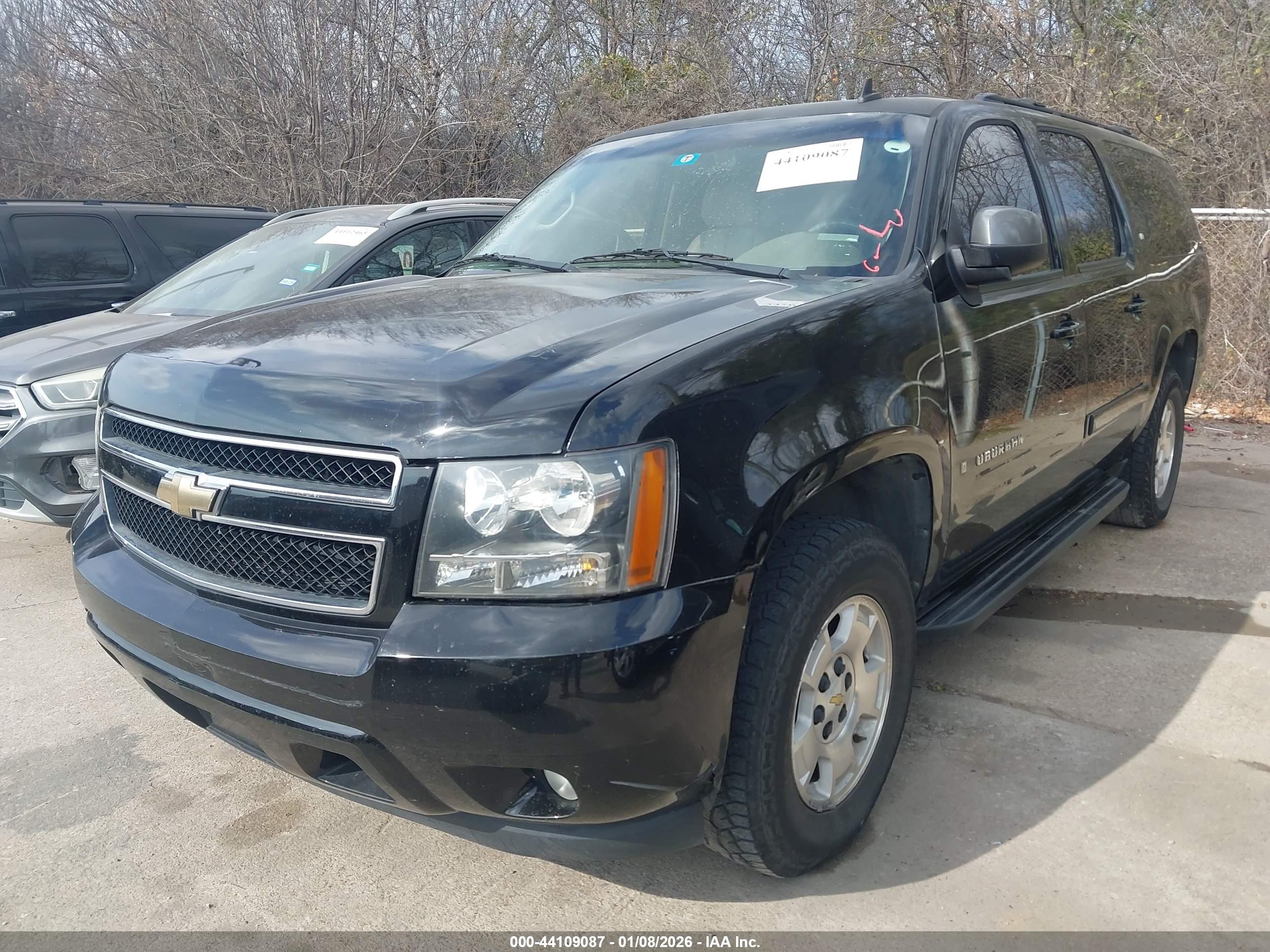 CHEVROLET SUBURBAN image 2