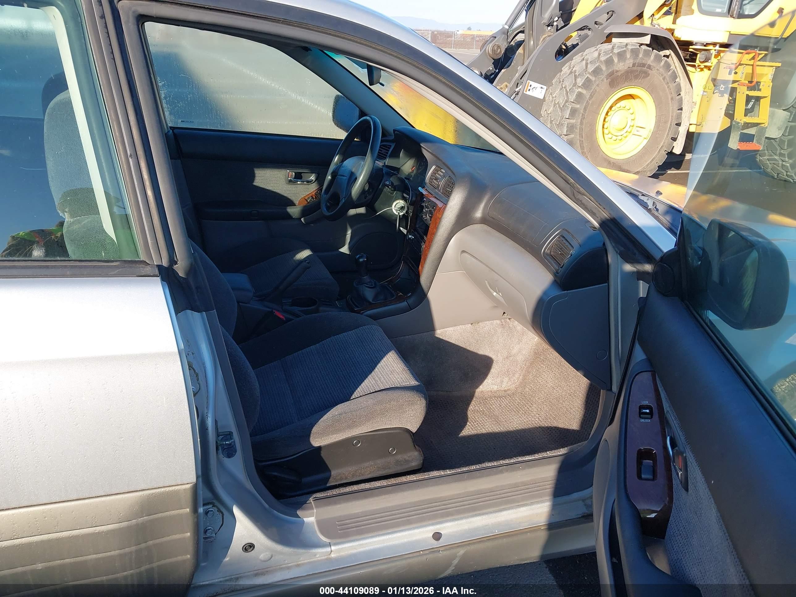 SUBARU OUTBACK image 5