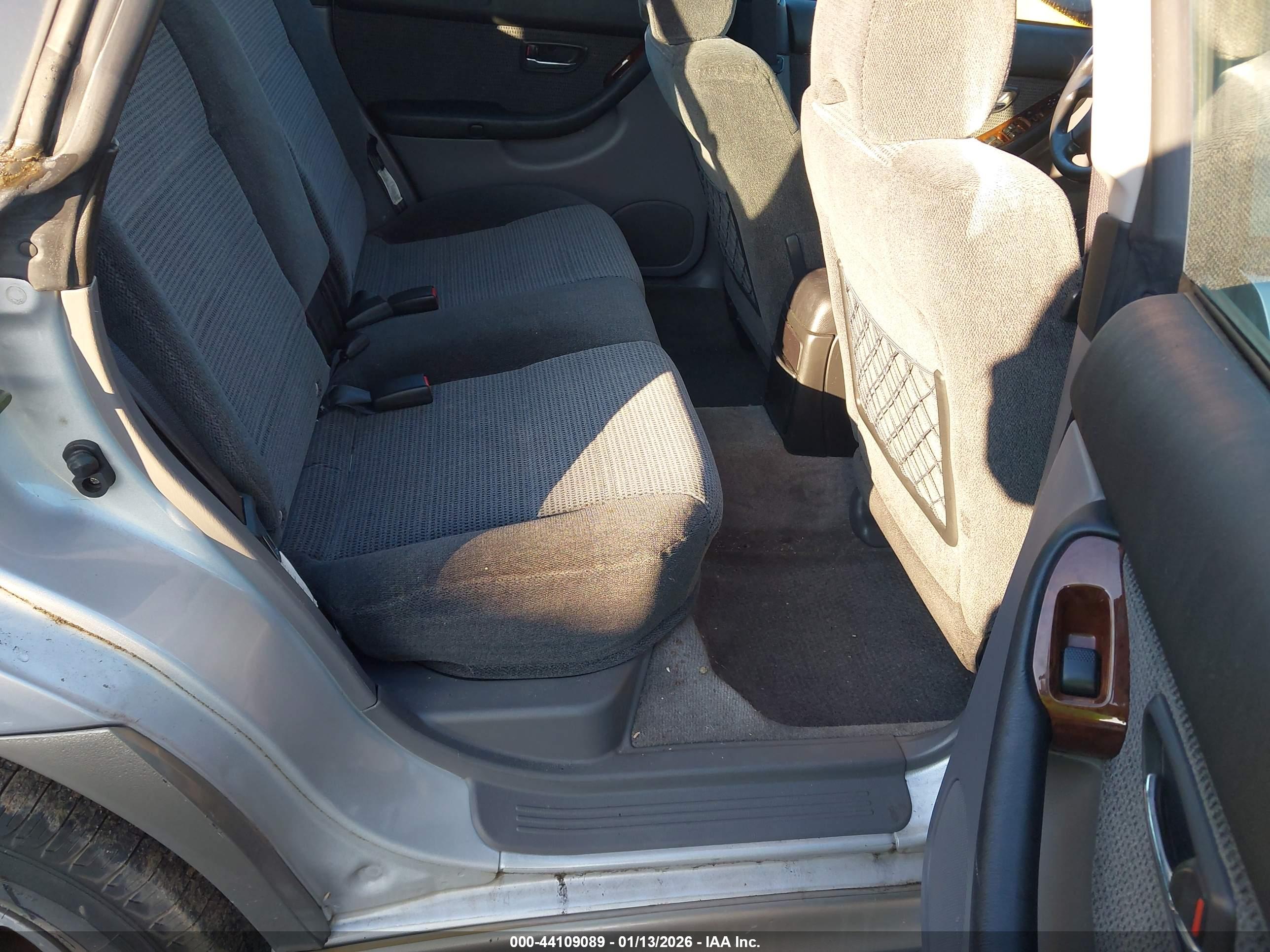 SUBARU OUTBACK image 8