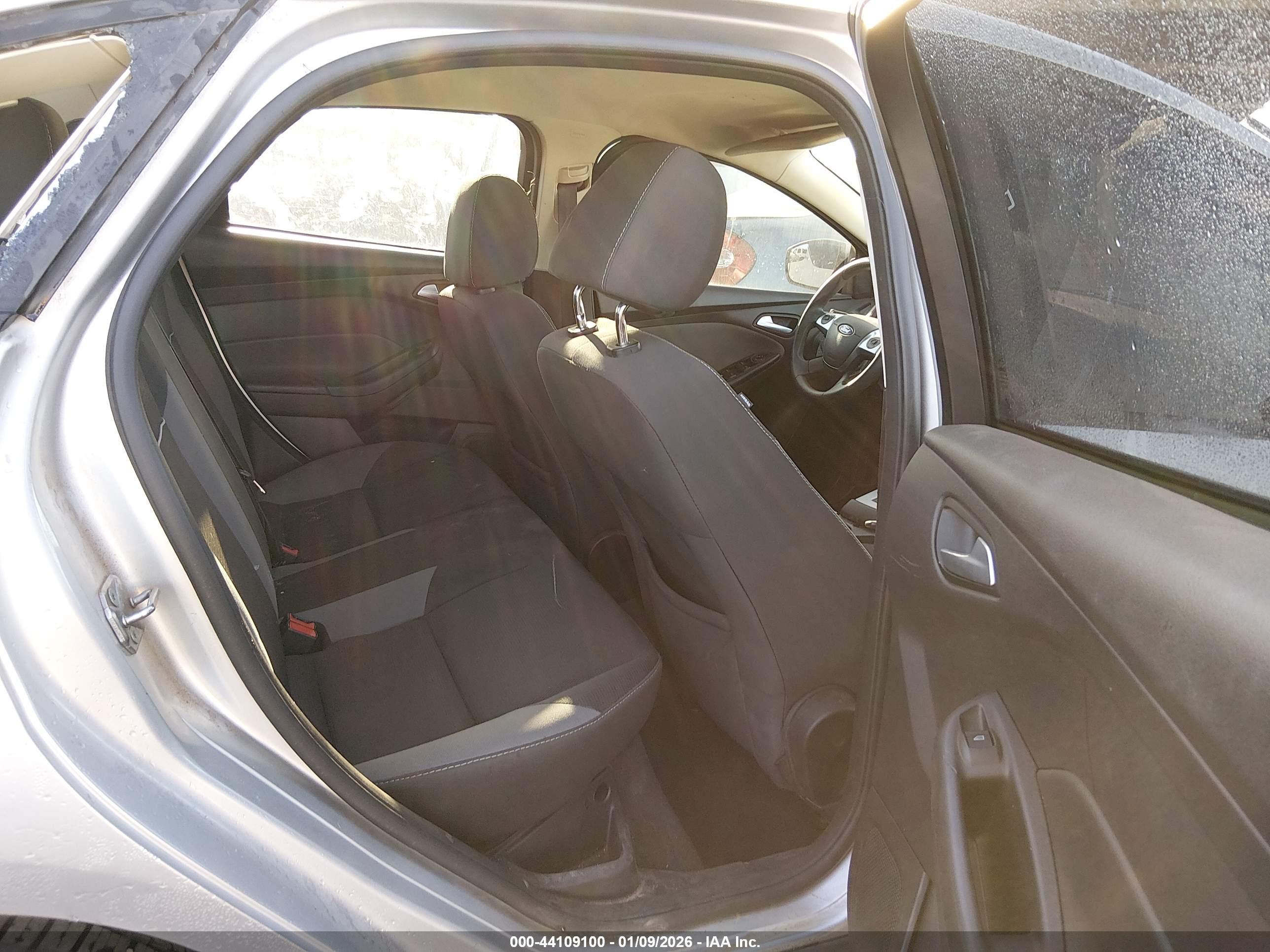 FORD FOCUS image 8