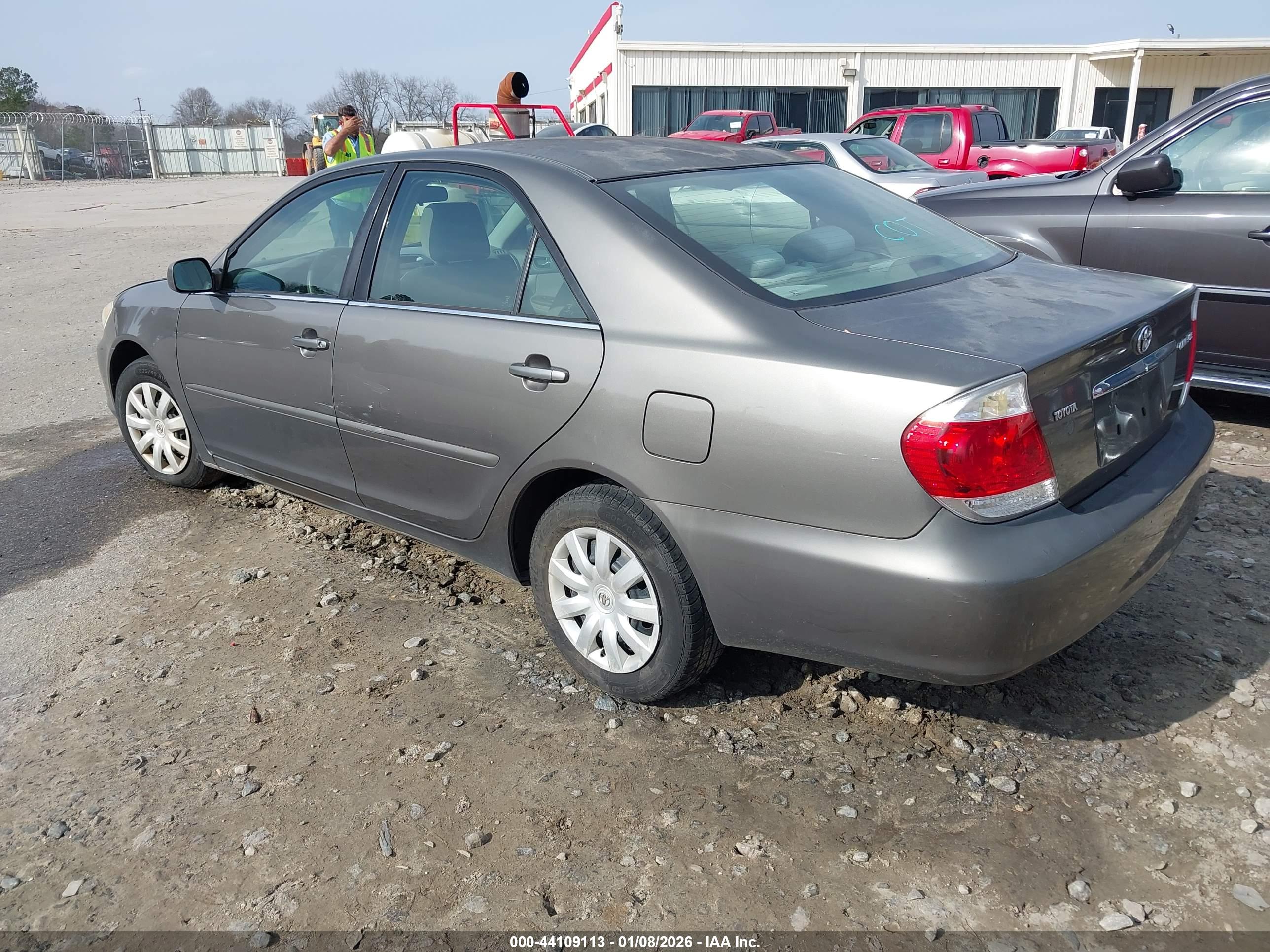 TOYOTA CAMRY image 3