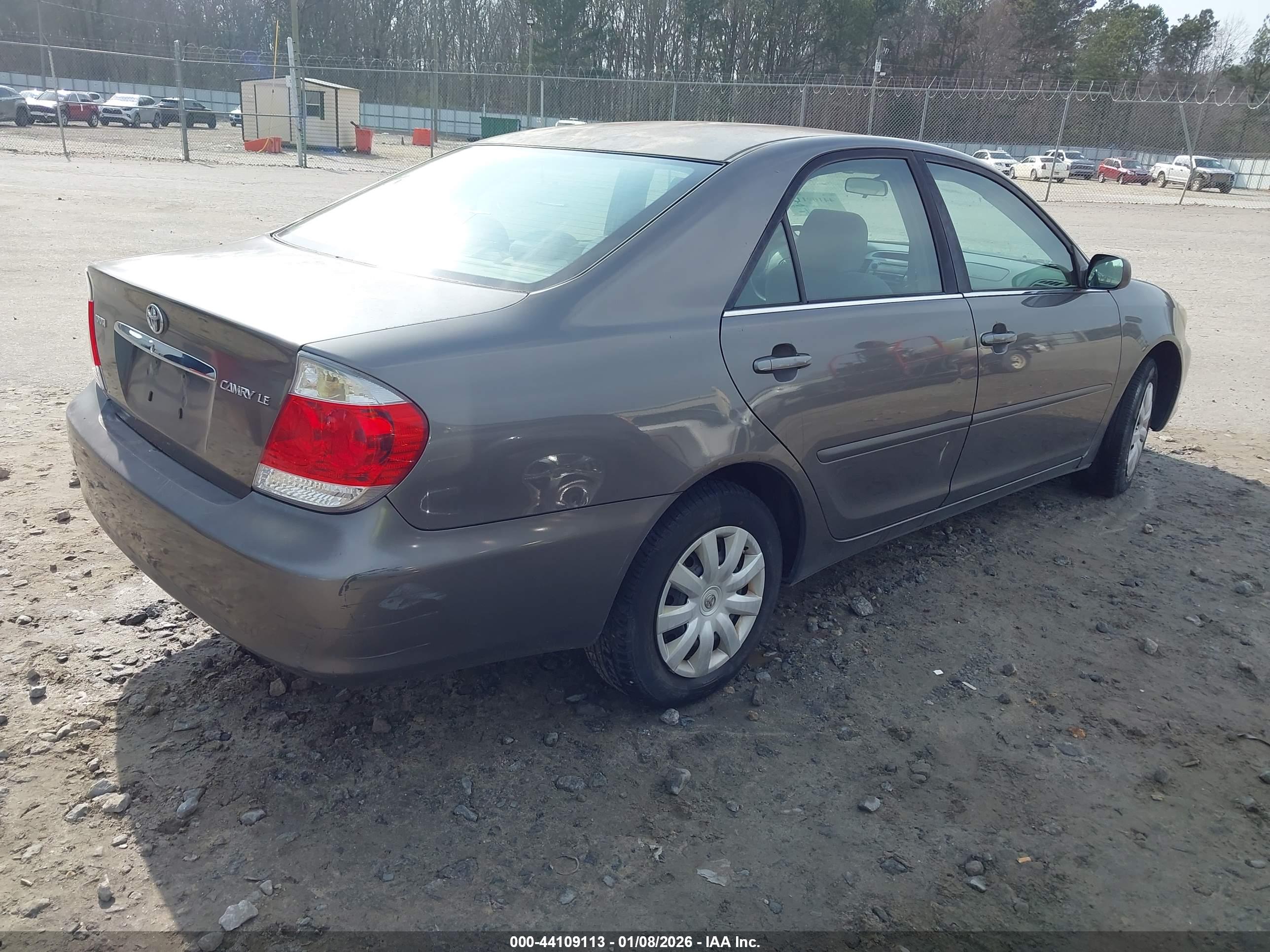 TOYOTA CAMRY image 4
