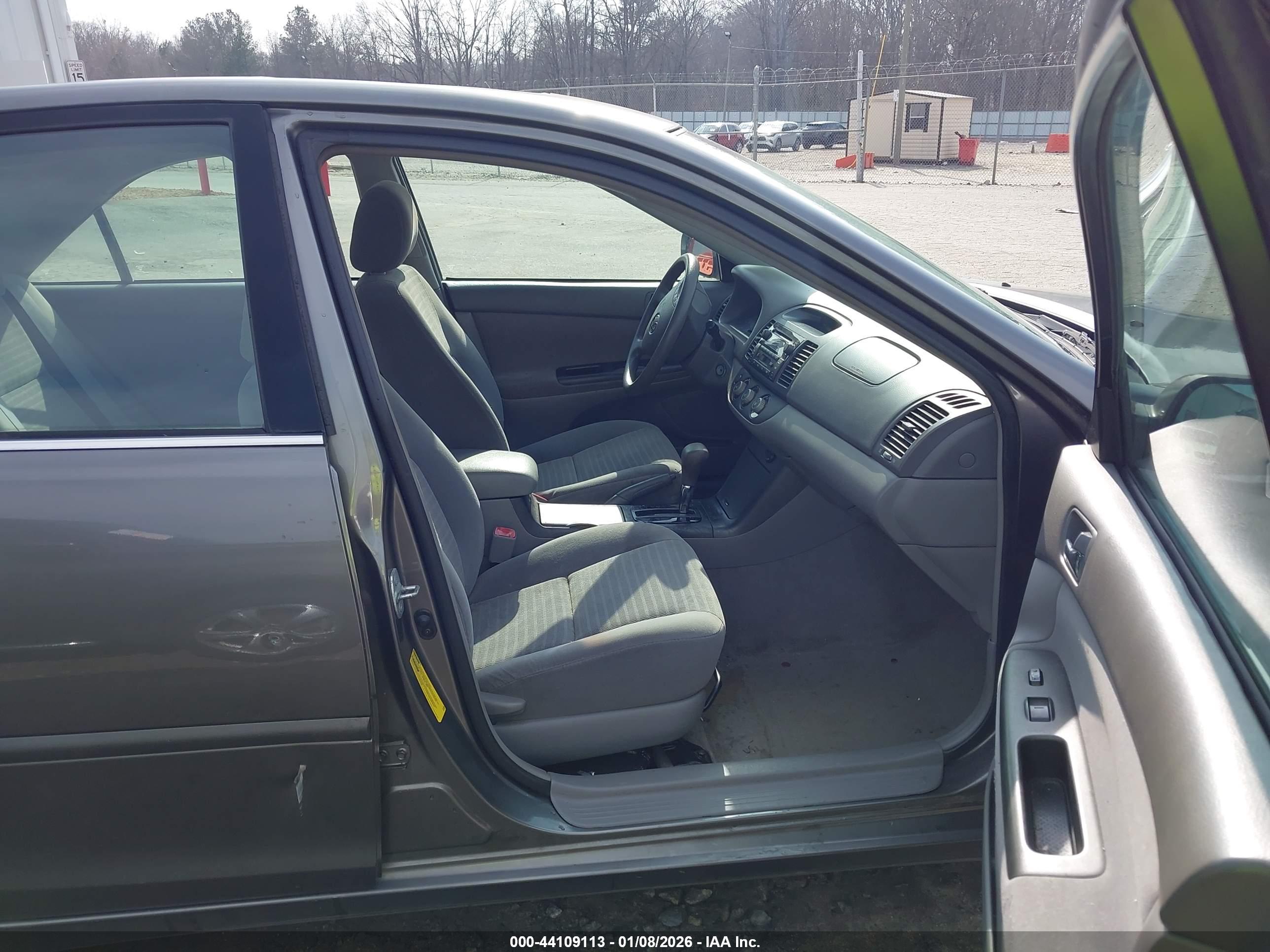 TOYOTA CAMRY image 5