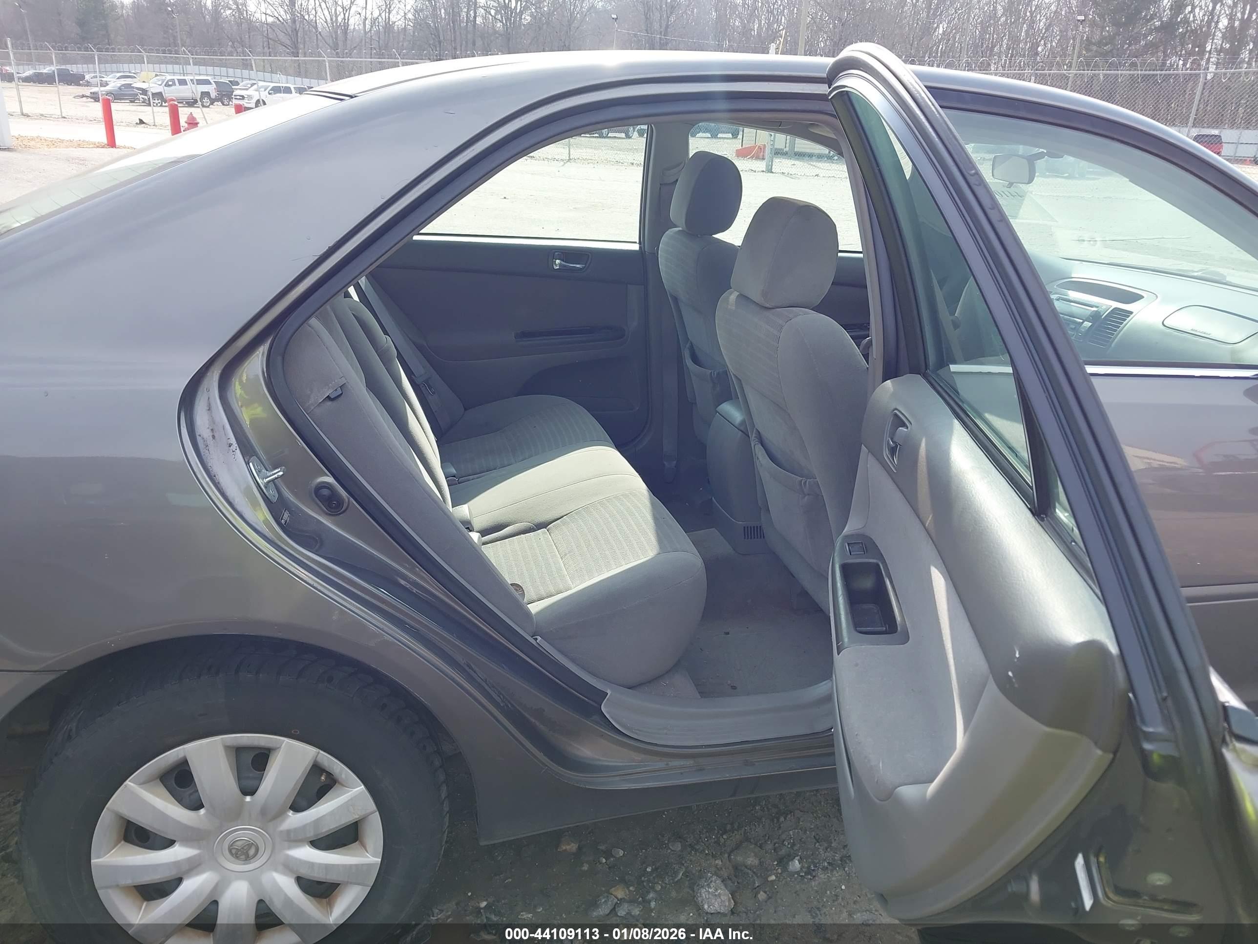 TOYOTA CAMRY image 8