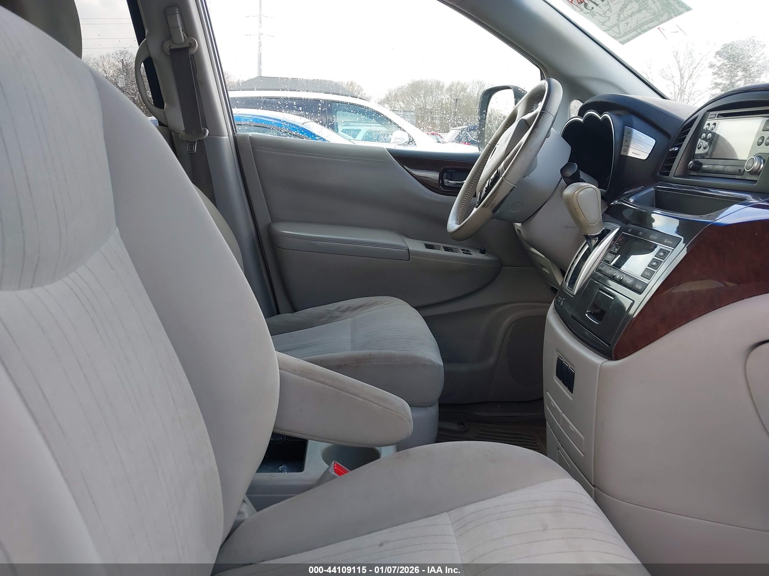 NISSAN QUEST image 5