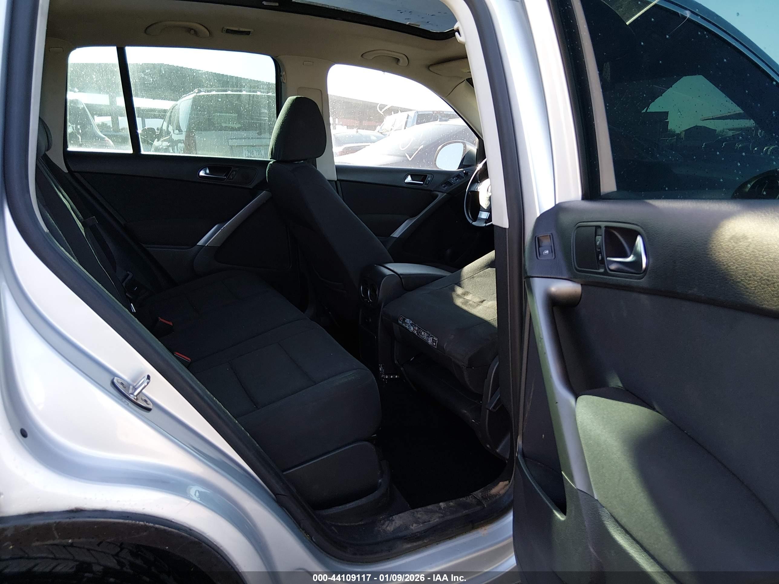 VOLKSWAGEN TIGUAN image 8