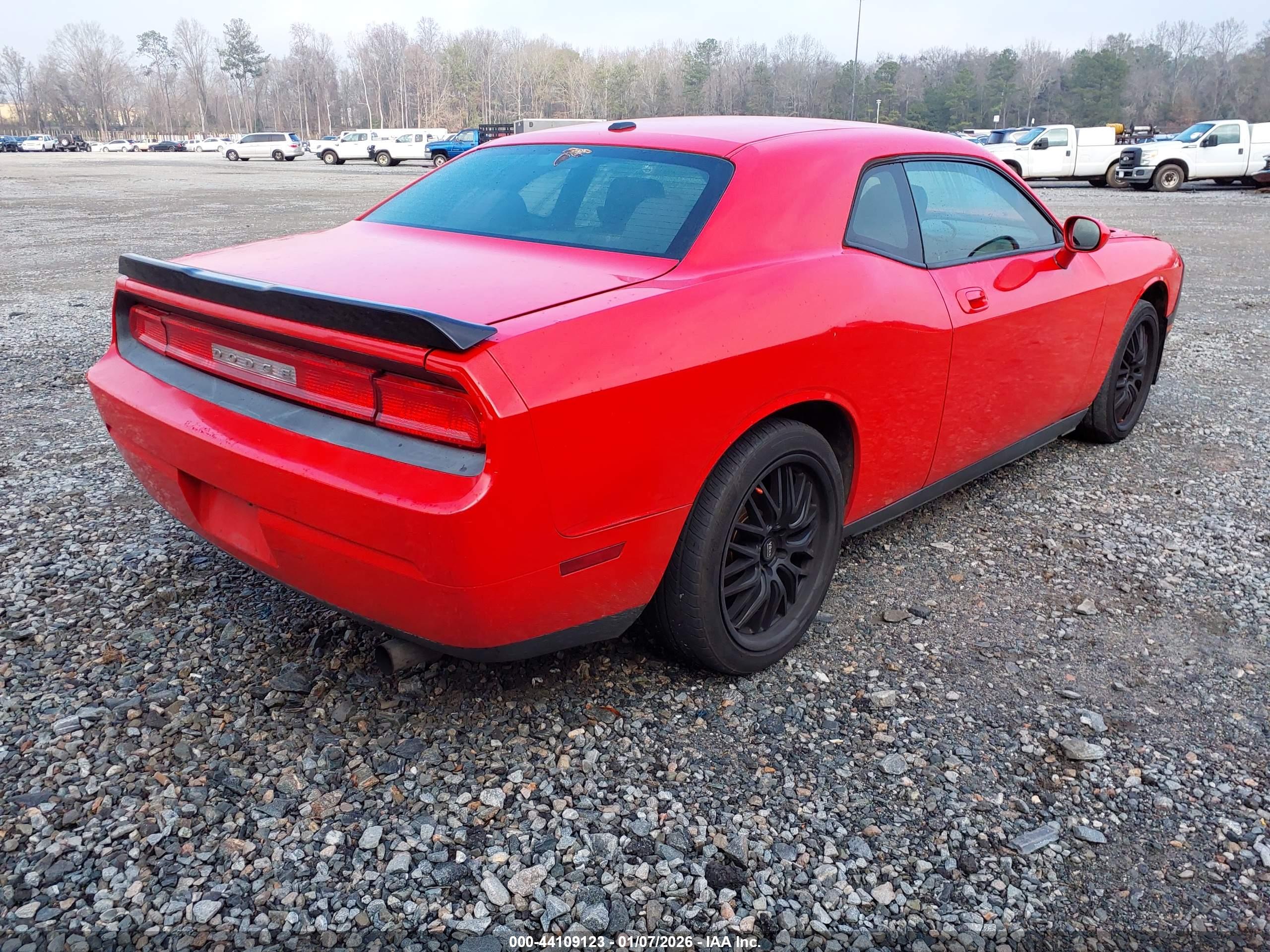DODGE CHALLENGER image 4