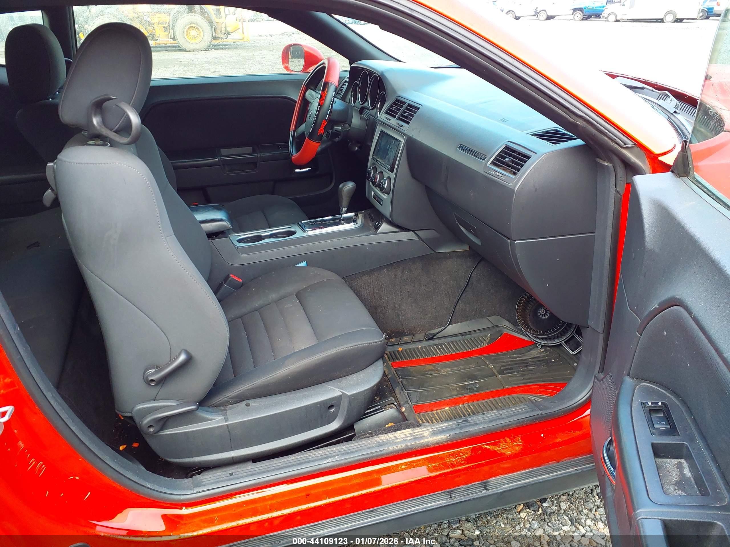 DODGE CHALLENGER image 5
