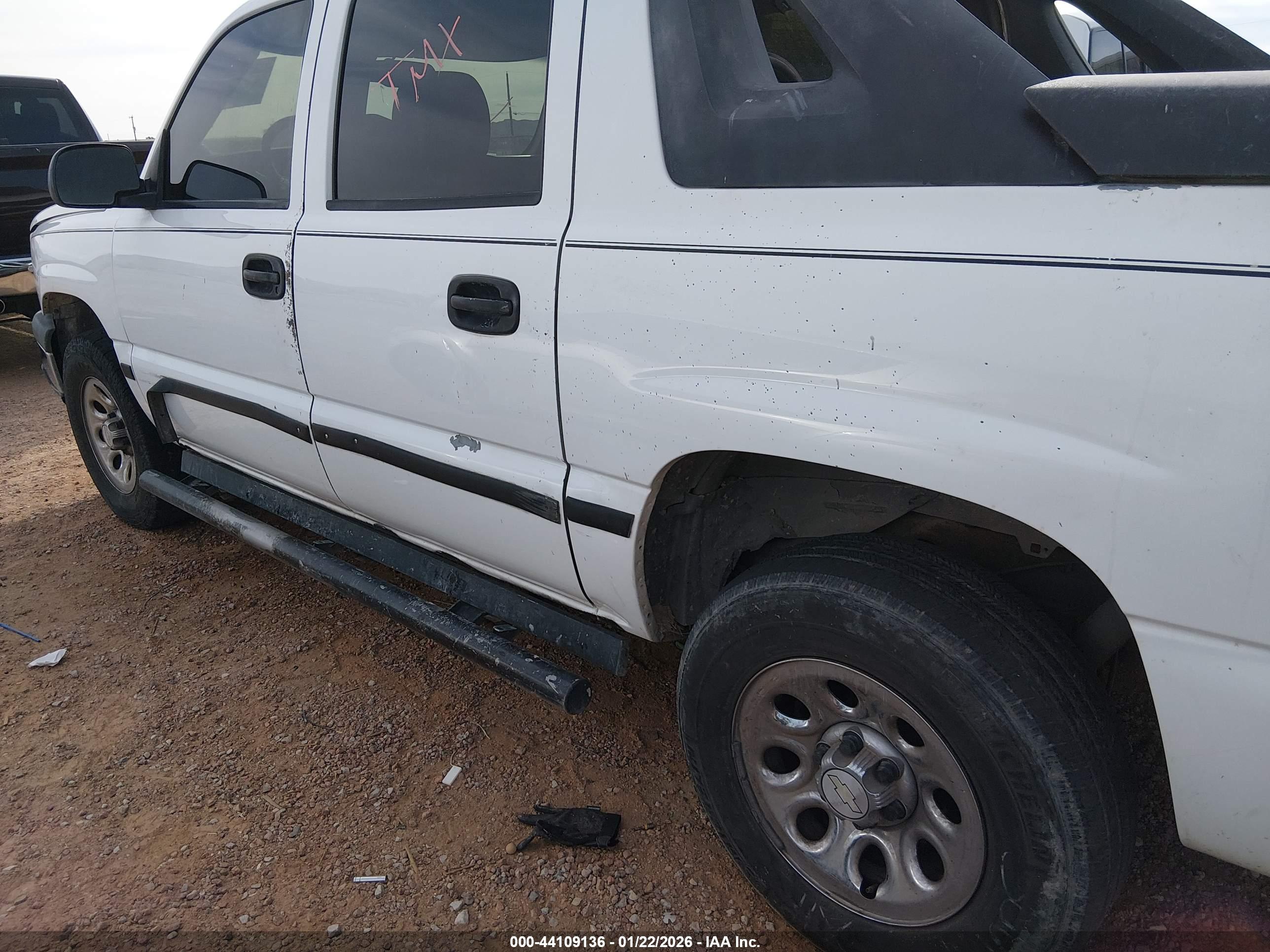 CHEVROLET AVALANCHE image 6