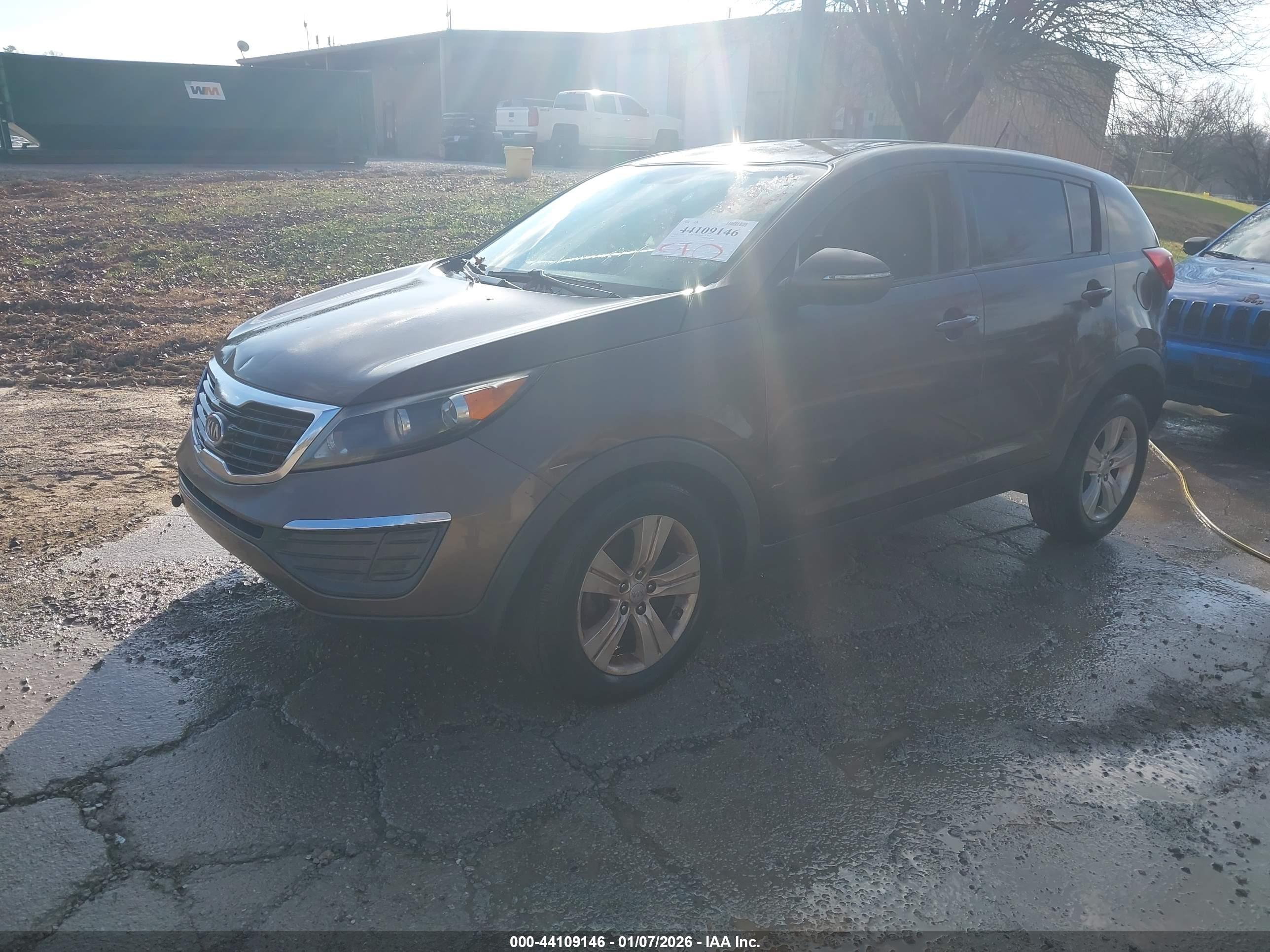 KIA SPORTAGE image 2