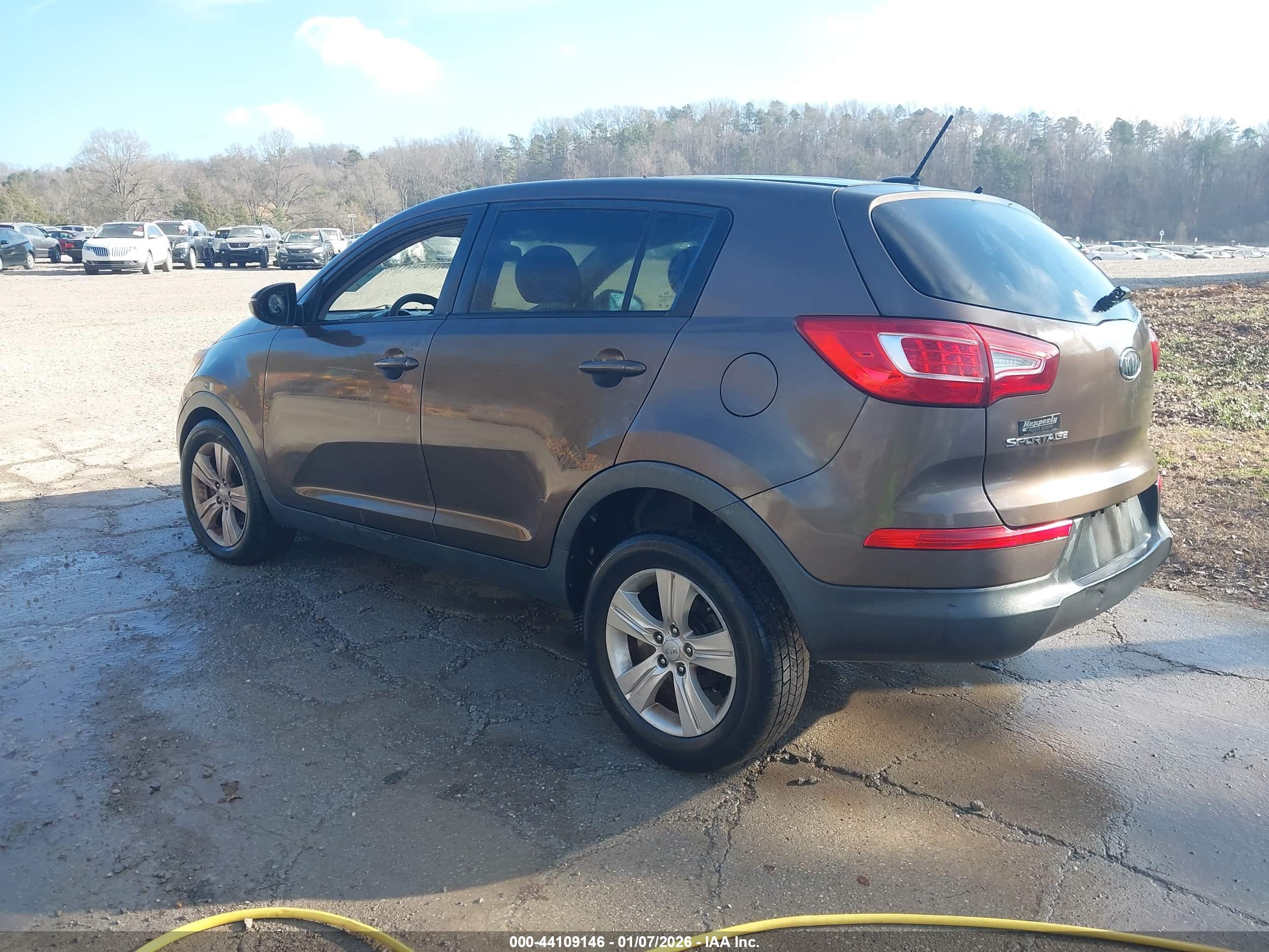 KIA SPORTAGE image 3