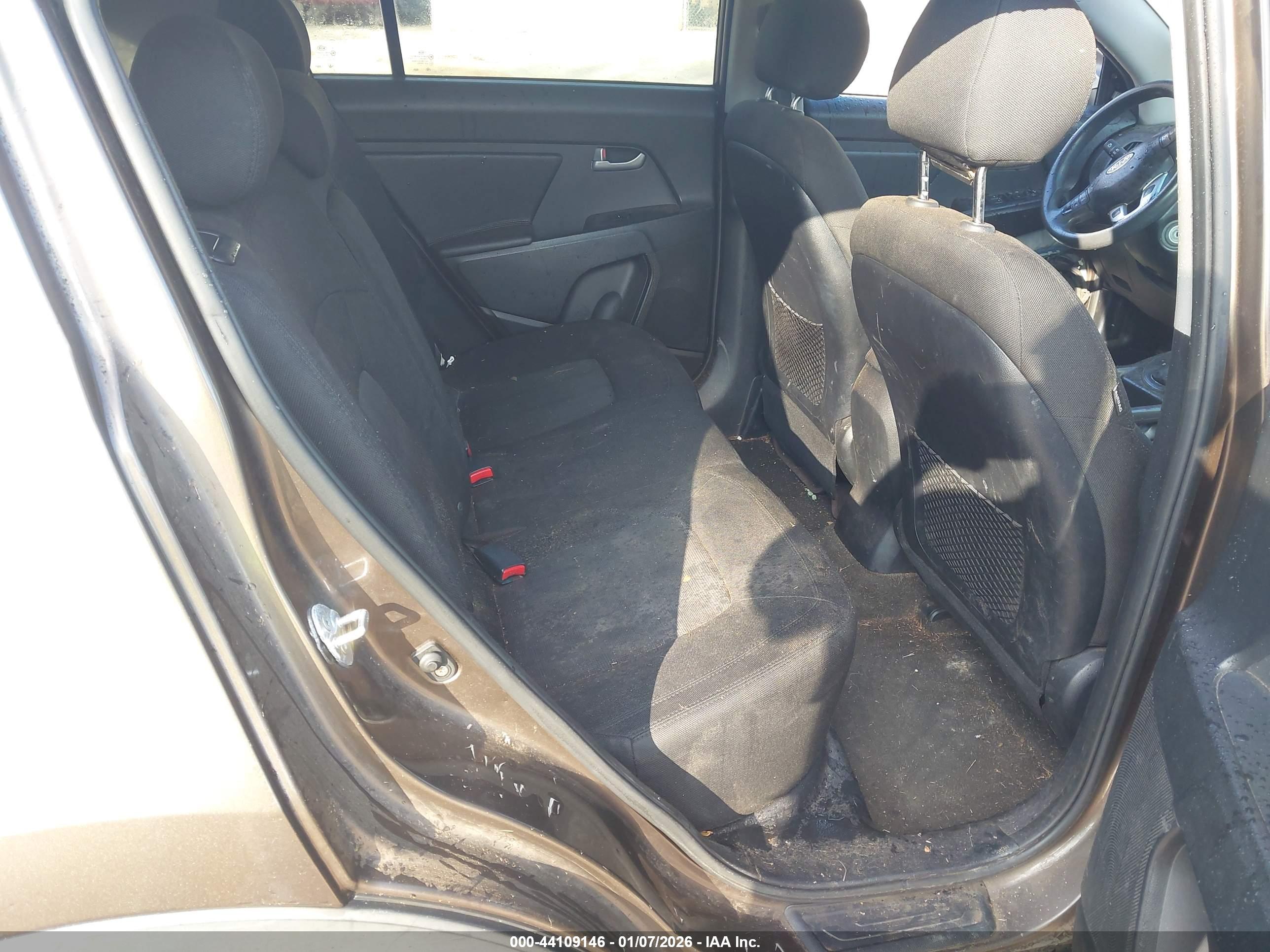 KIA SPORTAGE image 8