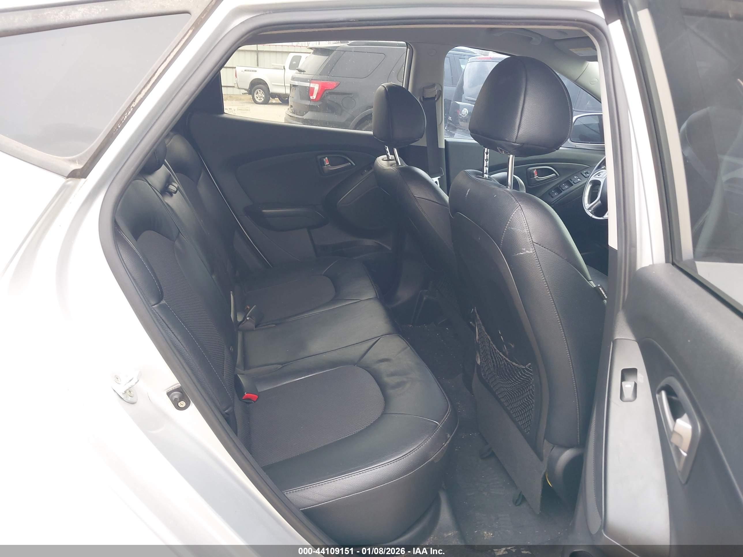 HYUNDAI TUCSON image 8