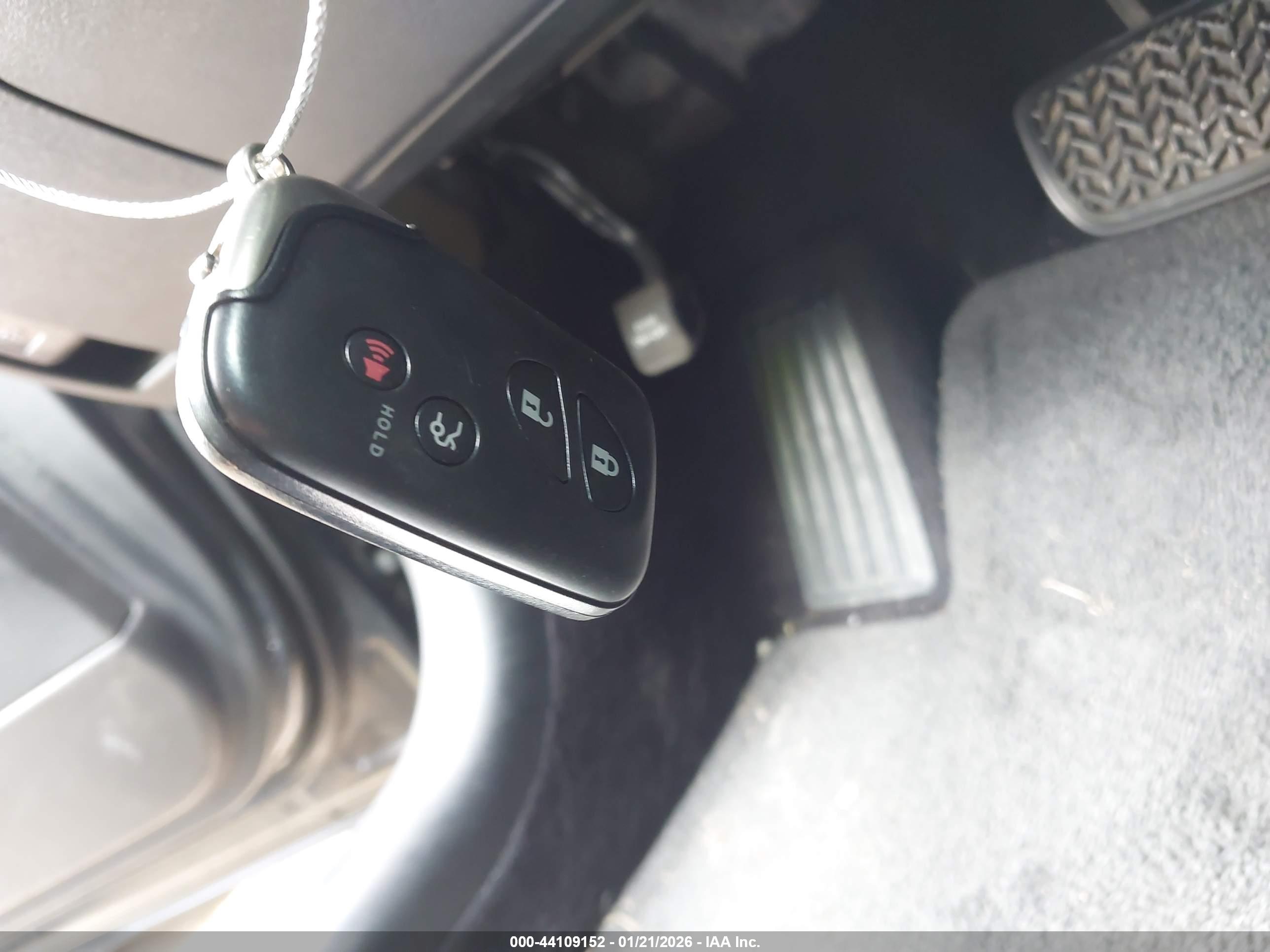 LEXUS ES image 11
