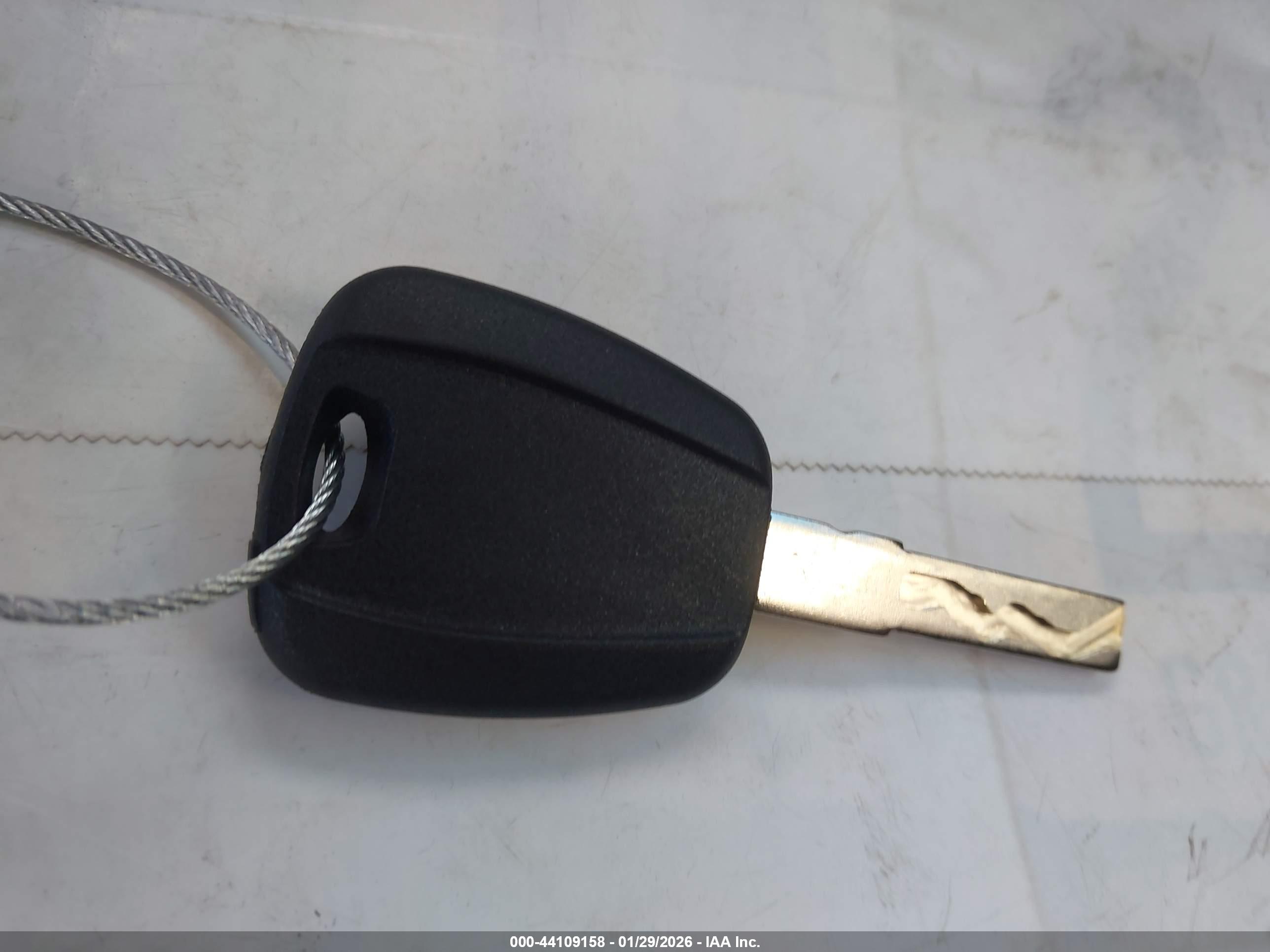 FIAT 500E image 11