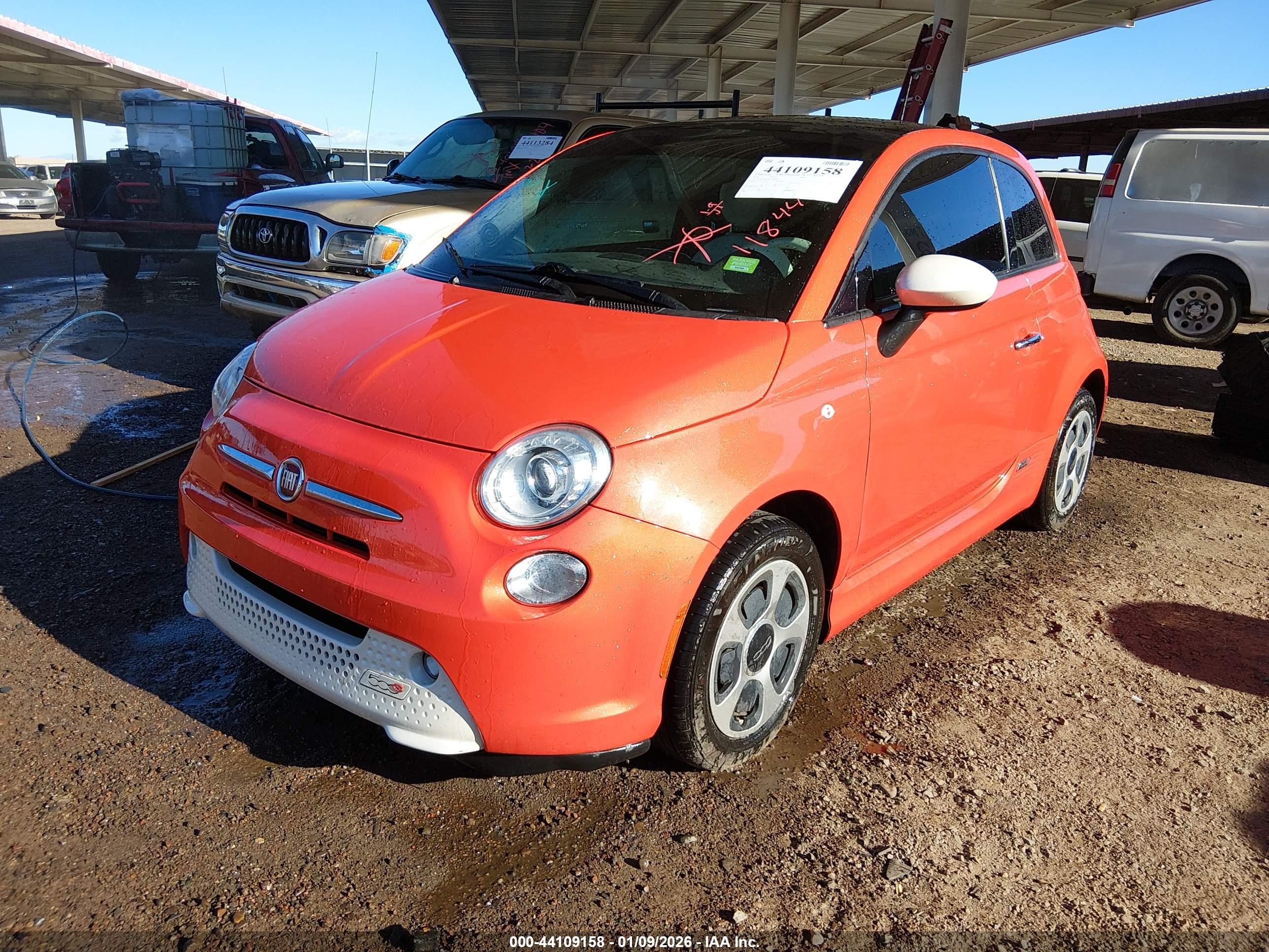 FIAT 500E image 2