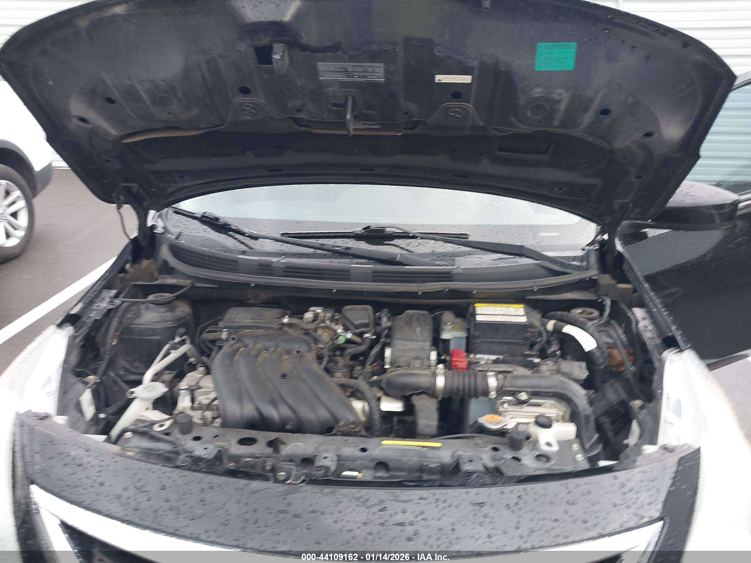 NISSAN VERSA image 10