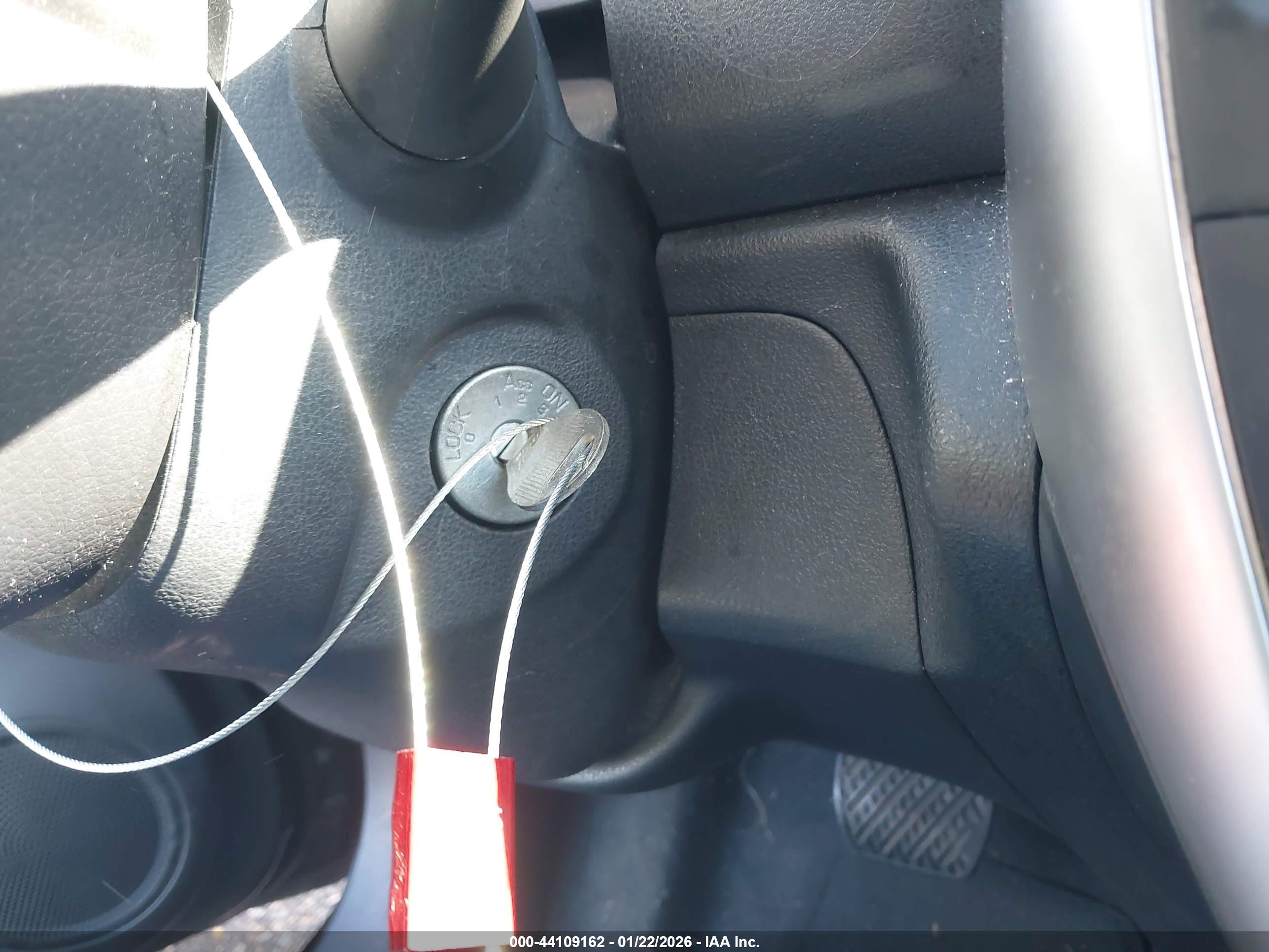 NISSAN VERSA image 11