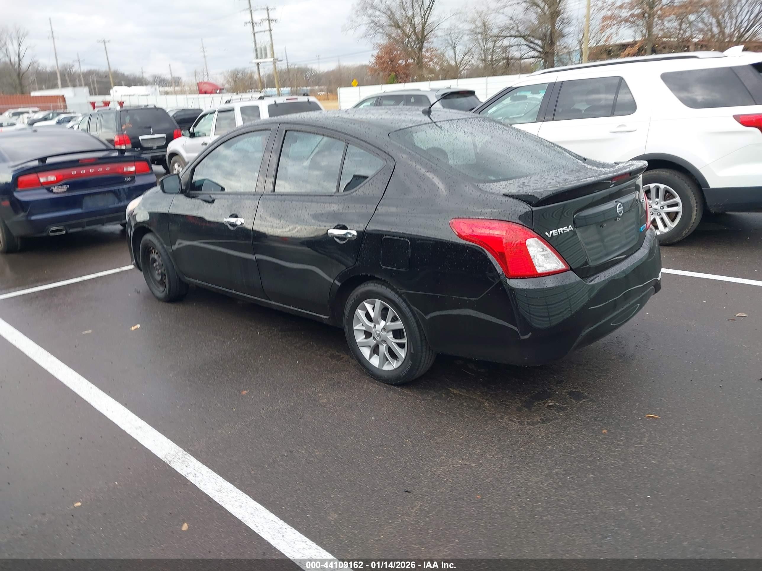 NISSAN VERSA image 3