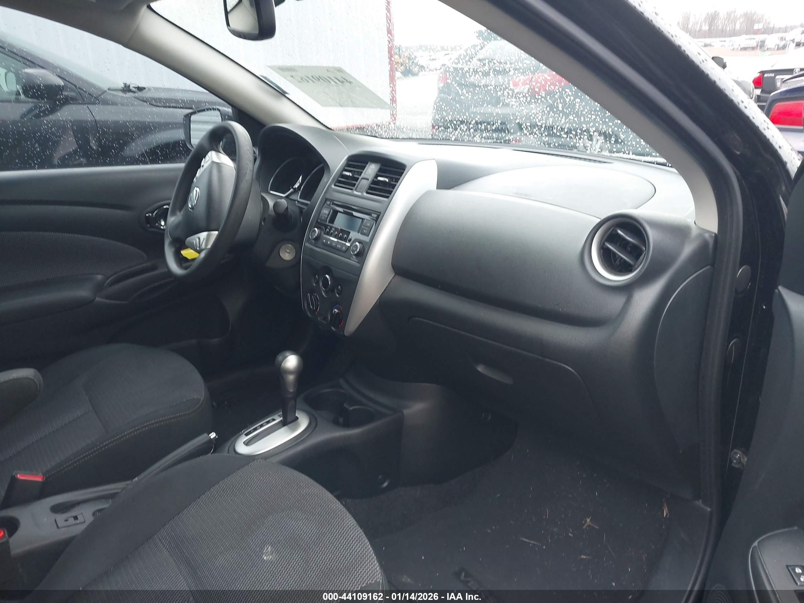 NISSAN VERSA image 5
