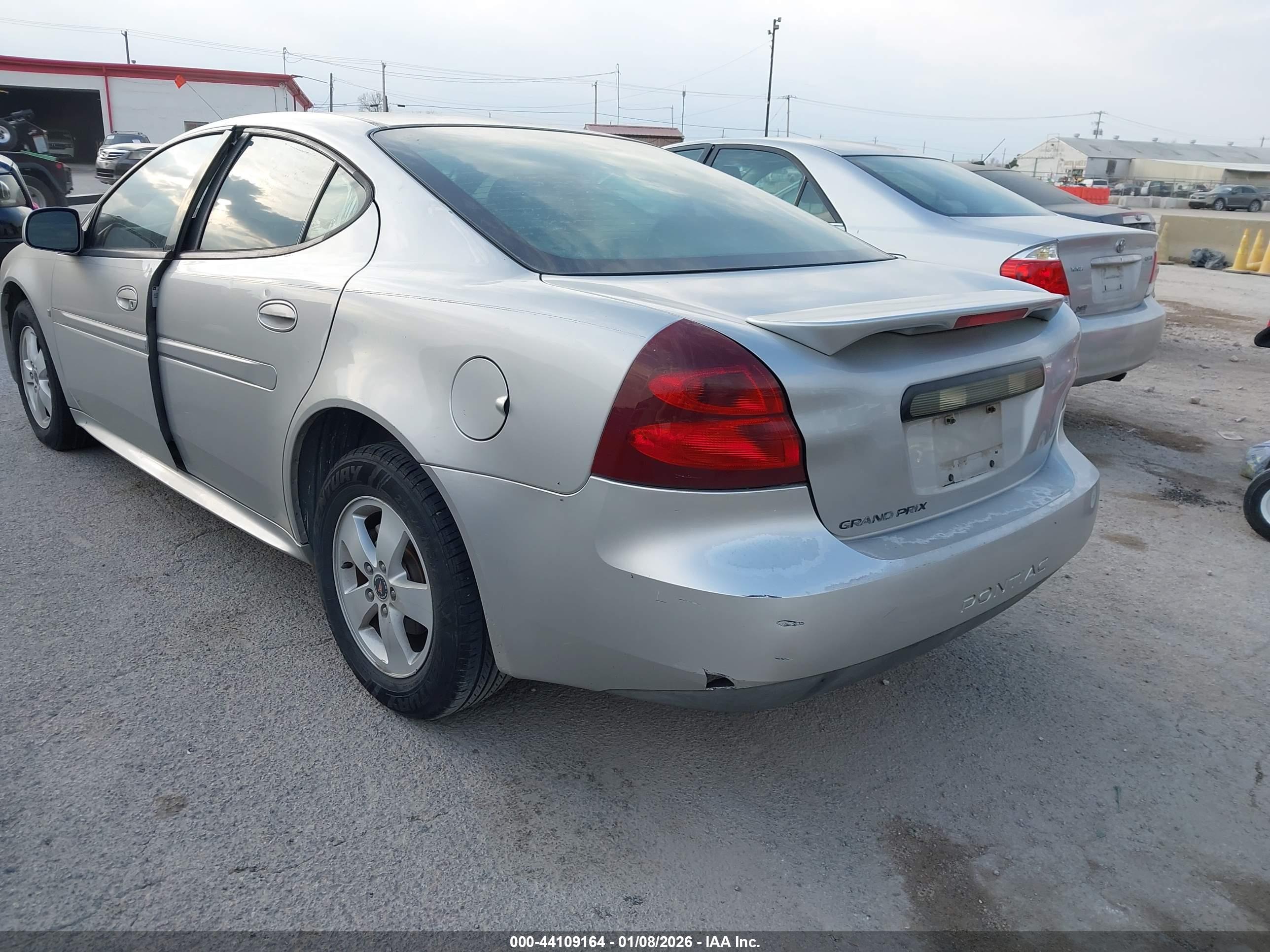 PONTIAC GRAND image 3
