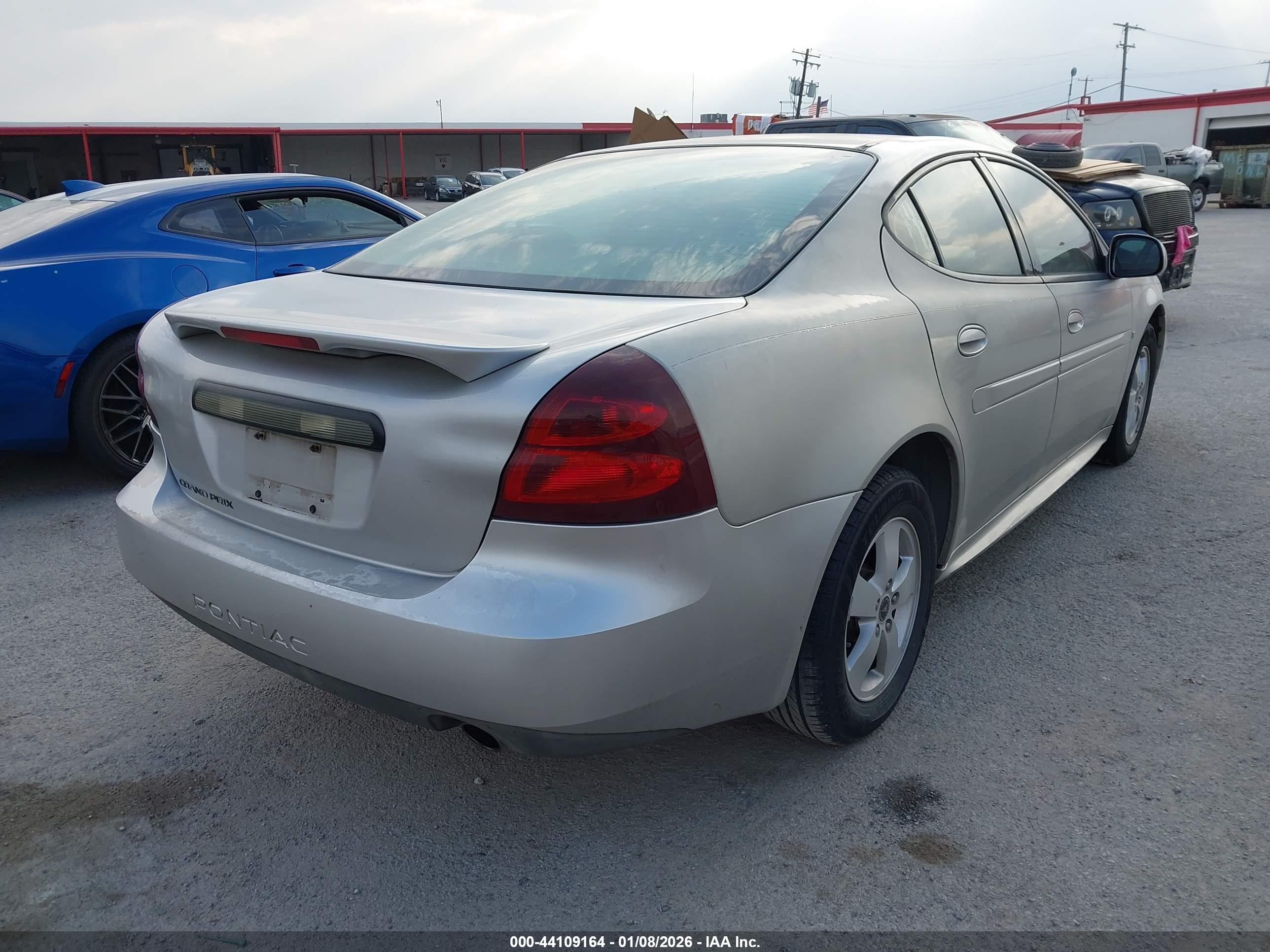PONTIAC GRAND image 4