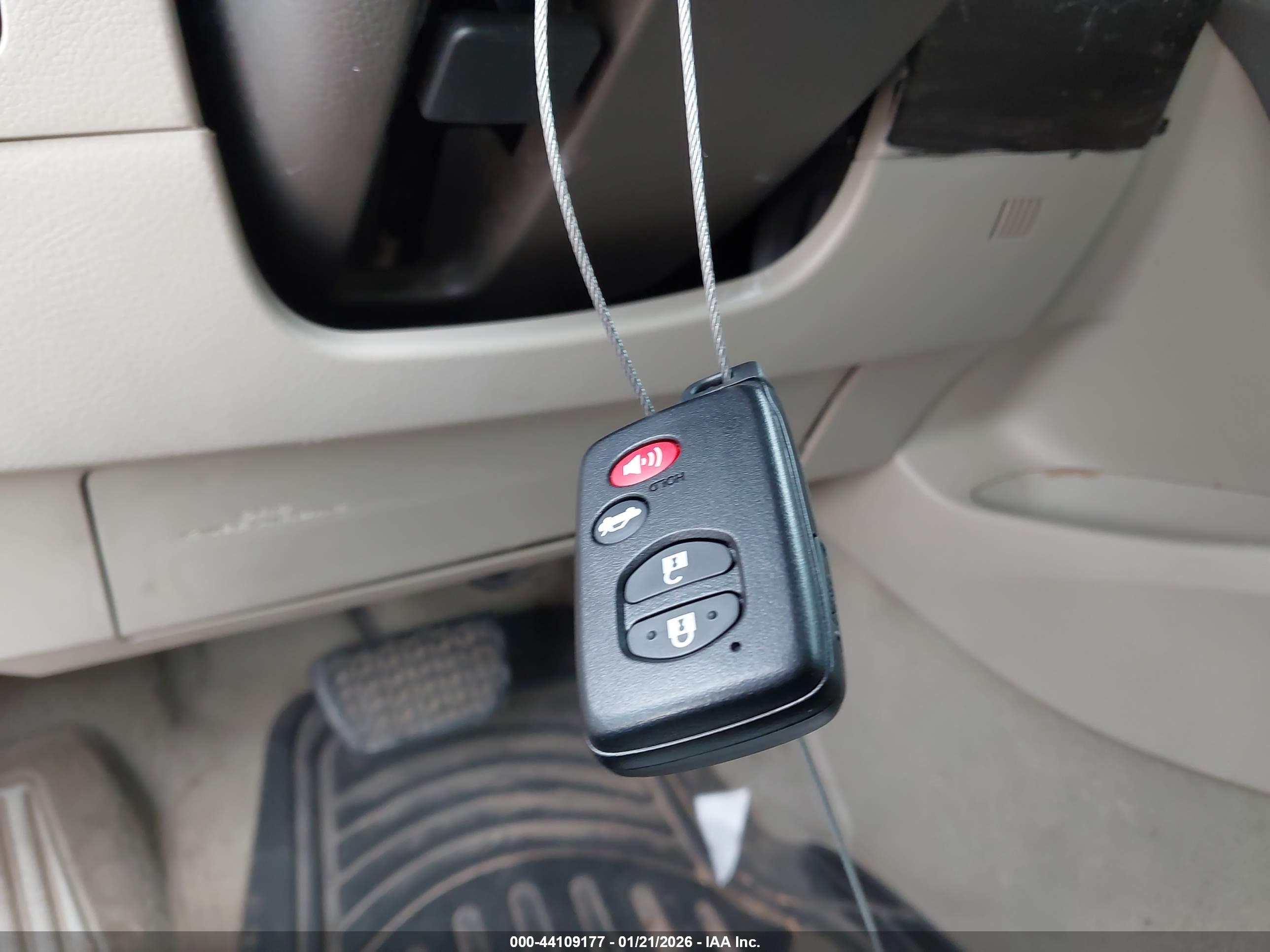 TOYOTA CAMRY image 11